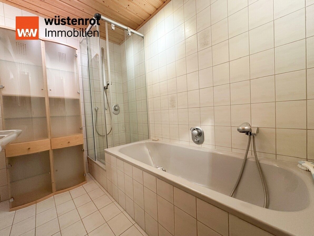 Immobilienangebot - Friolzheim - Alle - Sonnige und helle 3,5-Zimmer-Wohnung in Friolzheim mit Stellplatz und Garage