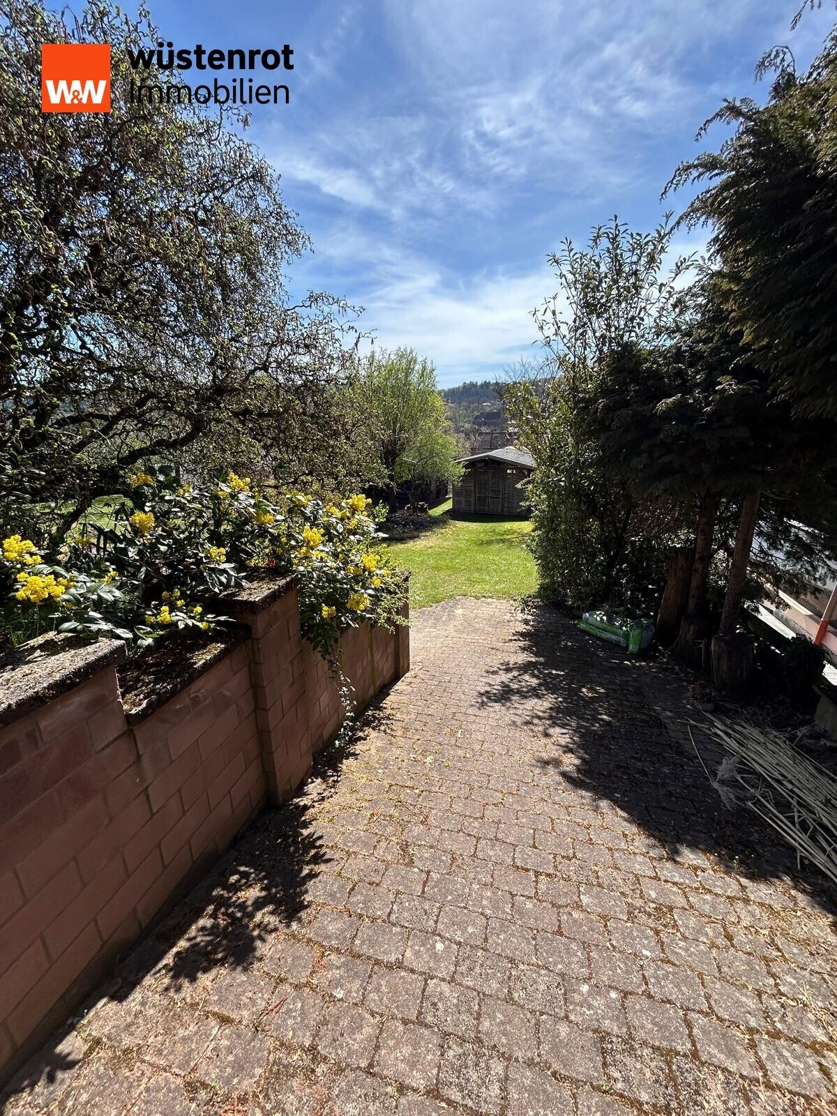 Immobilienangebot - Blieskastel / Niederwürzbach - Alle - Großes Wohnhaus mit traumhaftem Garten