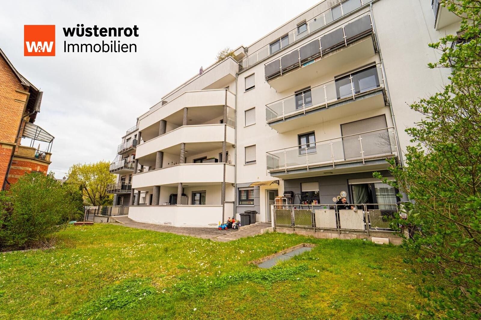 Immobilienangebot - Offenbach - Alle - Großzügige 3-Zimmer-Erdgeschosswohnung mit Ost-Balkon, Gartennutzung & KfW-70-Standard