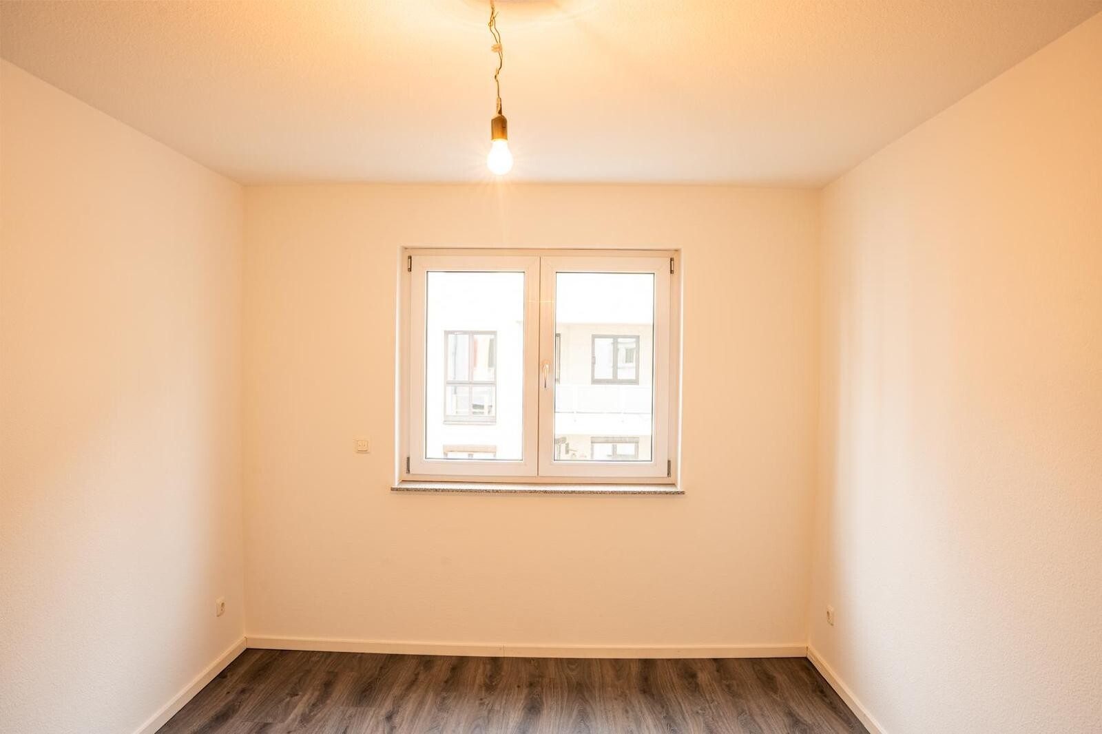 Immobilienangebot - Offenbach - Alle - Bezugsfreie 3-Zimmer-Eigentumswohnung mit Balkon und Gartennutzung im KfW-70-Haus