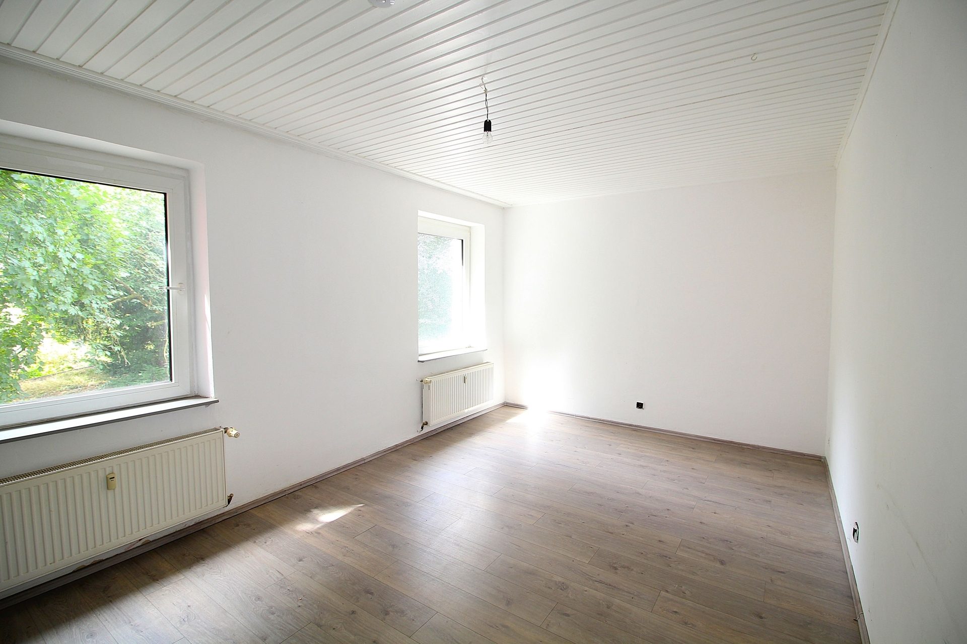 Immobilienangebot - Oberhausen - Alle - Handwerker aufgepasst! Wohn- Geschäftshaus mit drei Einheiten plus Lager und Garage. Top Grundstück!