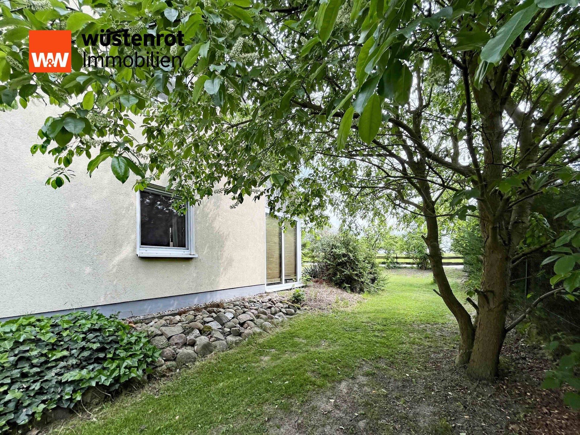 Immobilienangebot - Holldorf - Alle - VOR DEN TOREN DER STADT - HAUS MIT WINTERGARTEN + PHOTOVOLTAIKANLAGE + EINBAUKÜCHE + KAMINOFEN