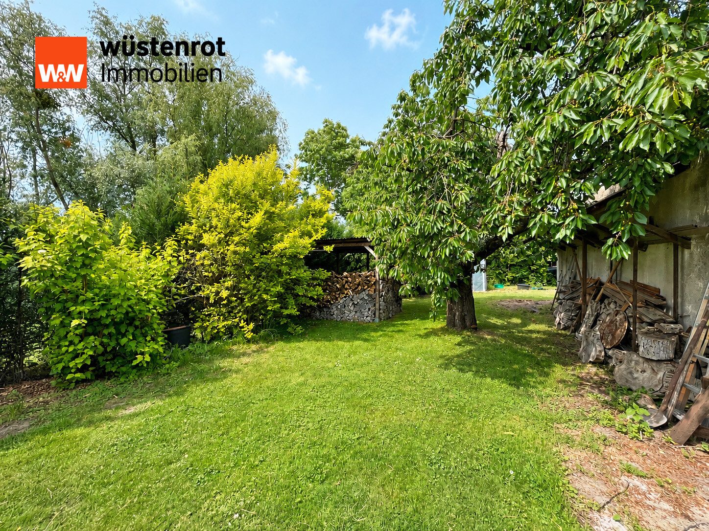 Immobilienangebot - Holldorf - Alle - VOR DEN TOREN DER STADT - HAUS MIT WINTERGARTEN + PHOTOVOLTAIKANLAGE + EINBAUKÜCHE + KAMINOFEN
