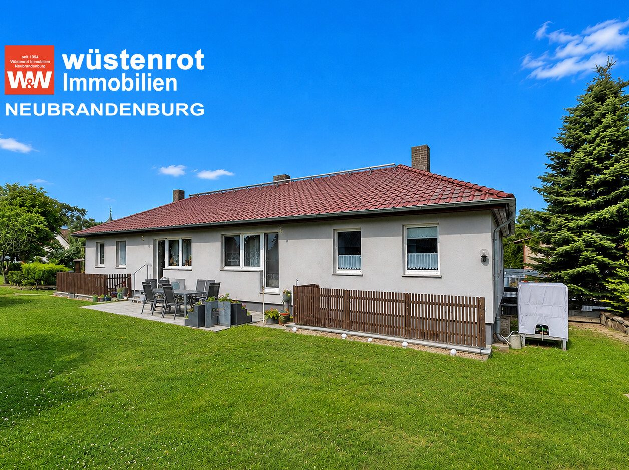 Immobilienangebot - Anklam - Alle - WOHNEN AUF EINER EBENE AUCH FÜR ZWEI FAMILIEN: MIT EINBAUKÜCHE + KAMINÖFEN + ZWEI BÄDER + VOLLKELLER