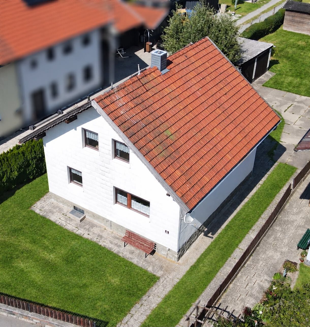 Haus von Oben Immobilienangebot - Grafenau/Neudorf - Alle - Raus aus der Miete und rein ins Eigenheim!
Bezahlbares Wohnhaus für handwerklich geschickte Familie