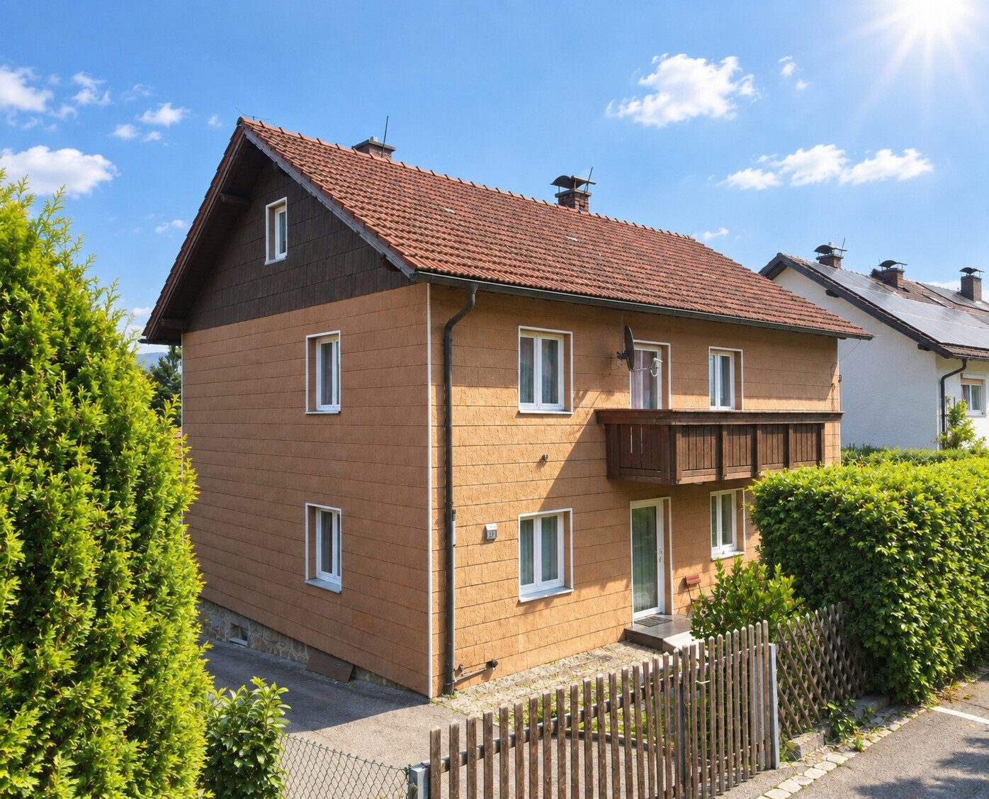 Immobilienangebot - Viechtach - Alle - Zuhause ist ein Gefühl !
Familien(t)raum in Viechtach! 
Bezahlbares Haus mit Garage, Garten, uvm.