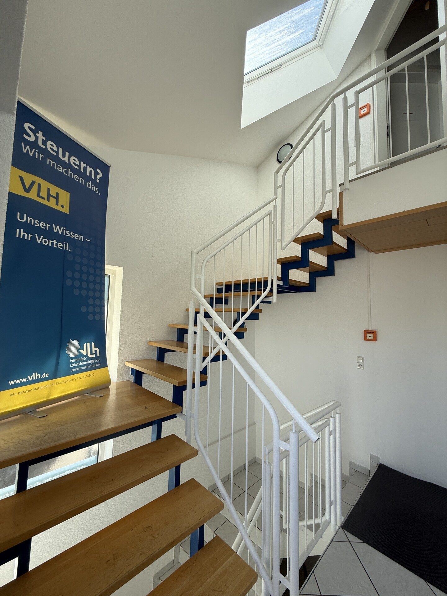 Immobilienangebot - Haßloch - Alle - Wohn- und Geschäftshaus mit 2 WE, 3 Gewerbeeinheiten, 5 Garagen und 12 Stellplätzen in Haßloch