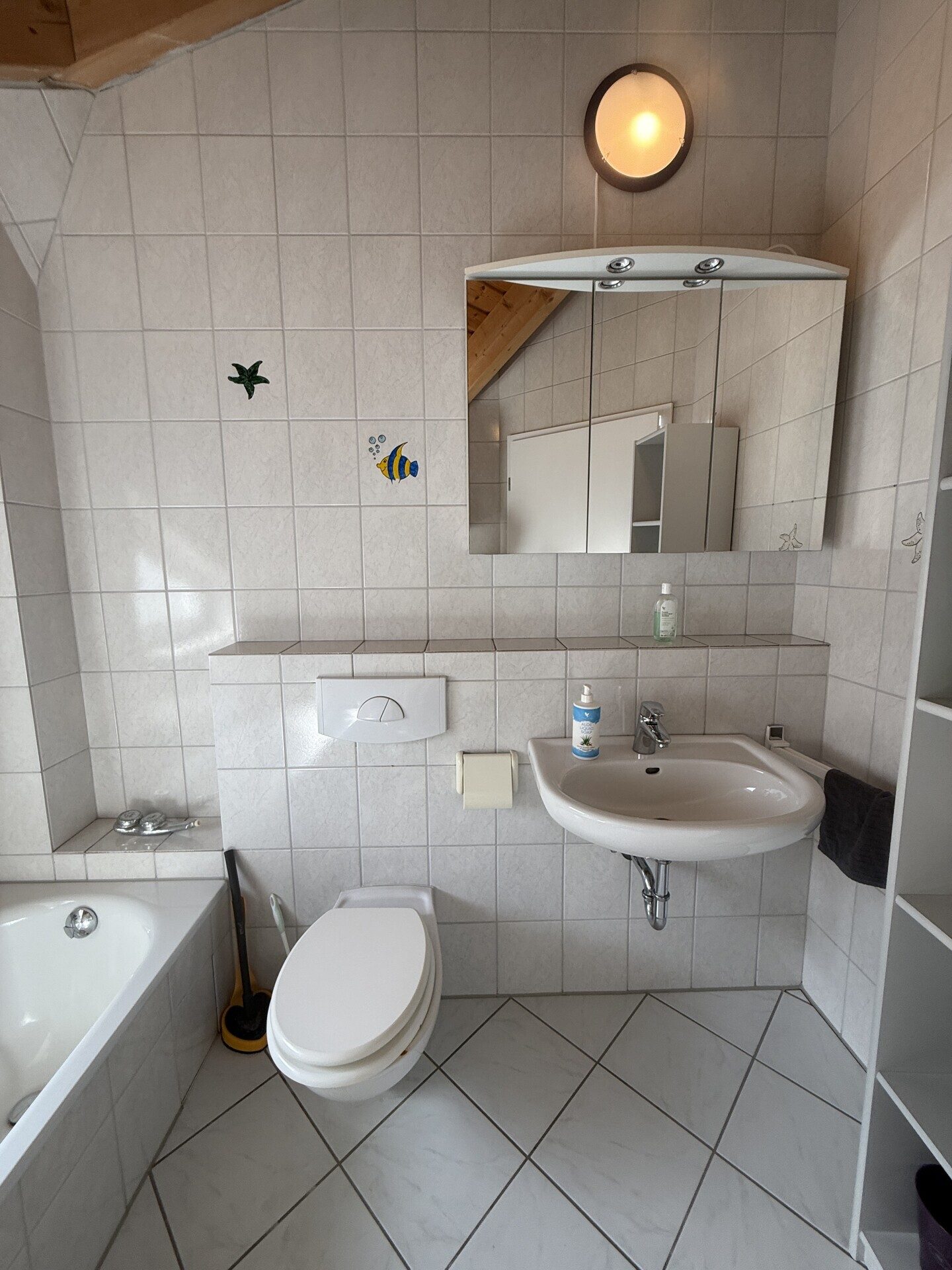 Immobilienangebot - Haßloch - Alle - Wohn- und Geschäftshaus mit 2 WE, 3 Gewerbeeinheiten, 5 Garagen und 12 Stellplätzen in Haßloch