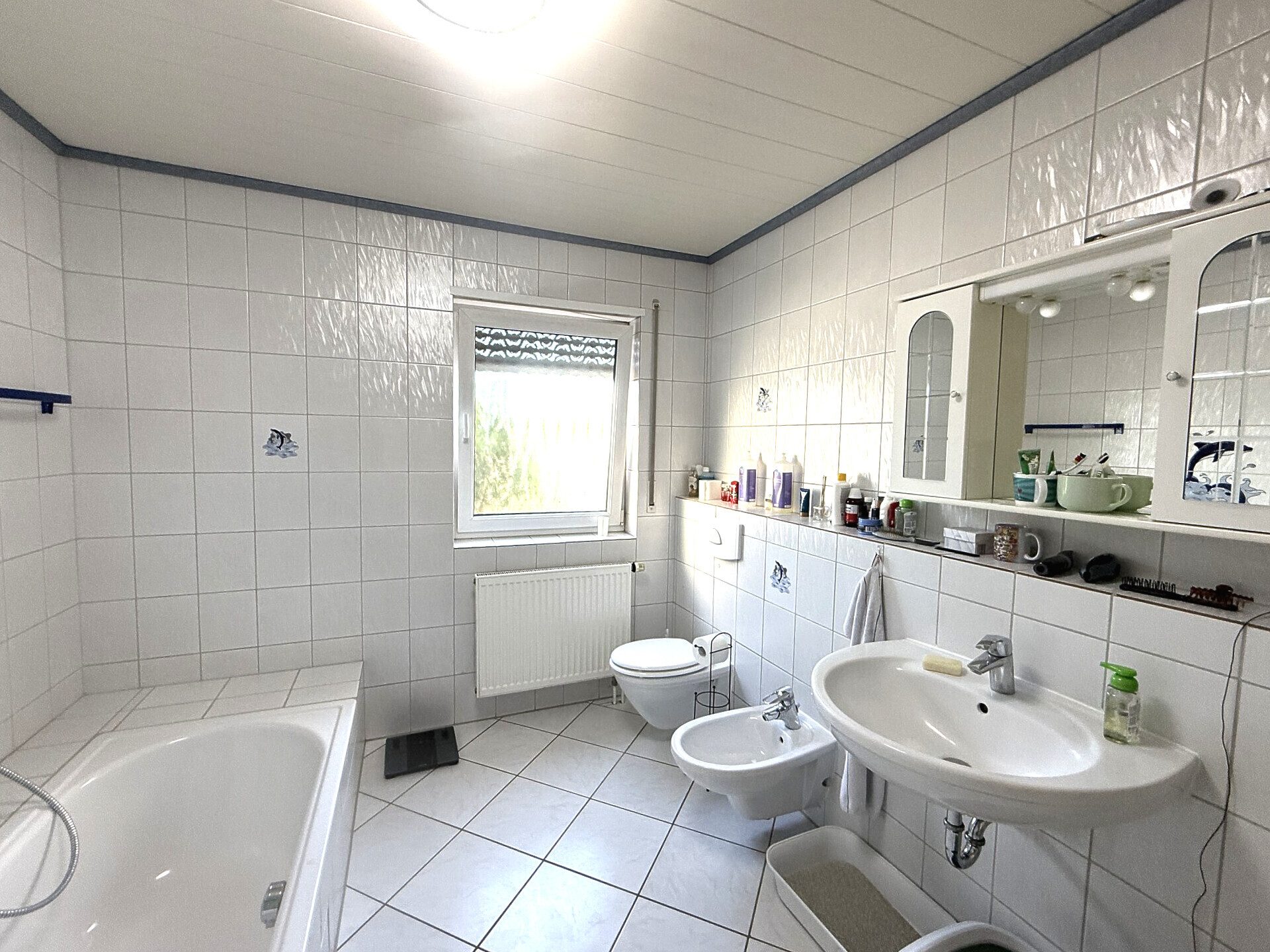 Immobilienangebot - Haßloch - Alle - Wohn- und Geschäftshaus mit 2 WE, 3 Gewerbeeinheiten, 5 Garagen und 12 Stellplätzen in Haßloch