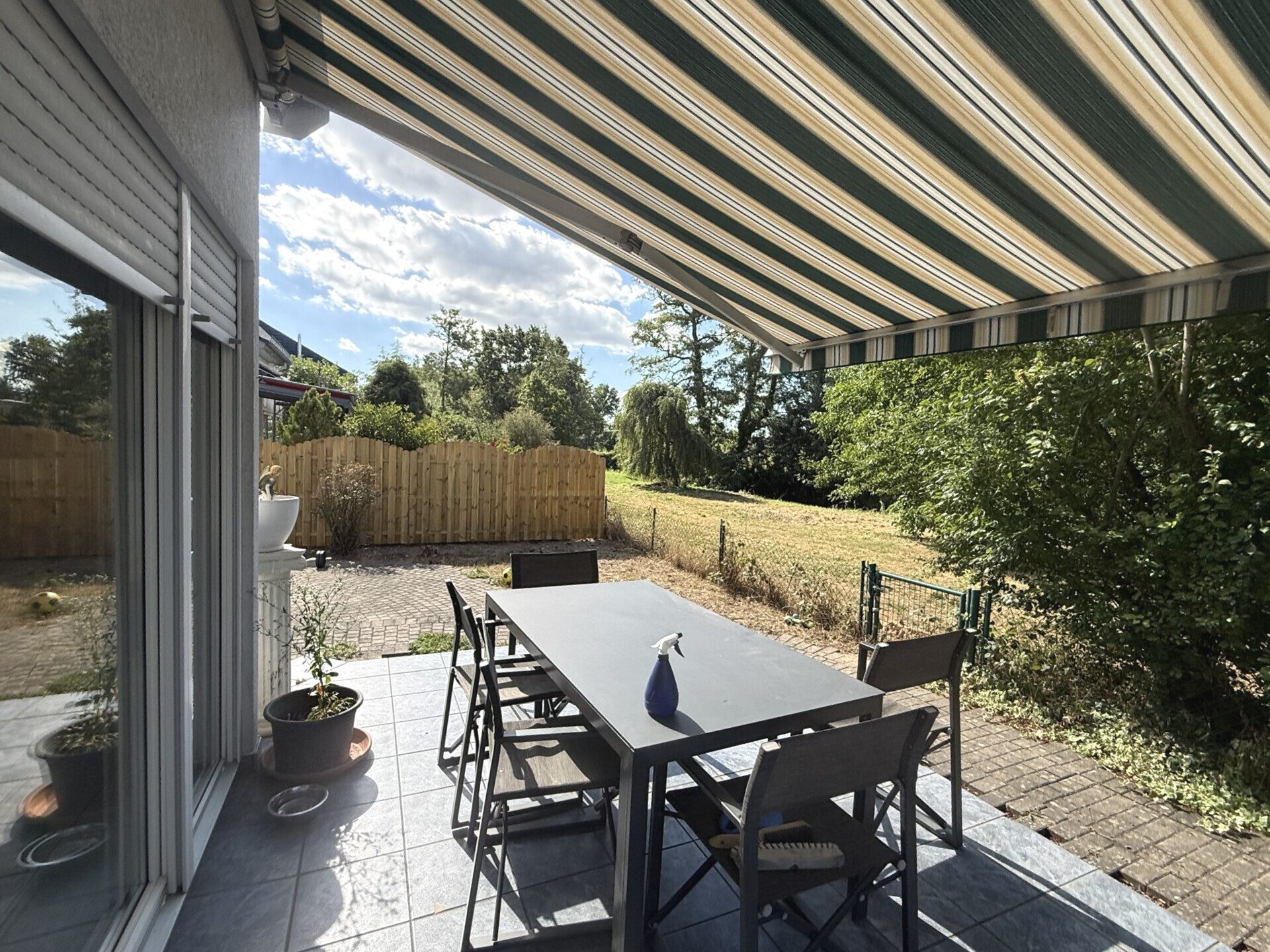 Immobilienangebot - Haßloch - Alle - Wohn- und Geschäftshaus mit 2 WE, 3 Gewerbeeinheiten, 5 Garagen und 12 Stellplätzen in Haßloch