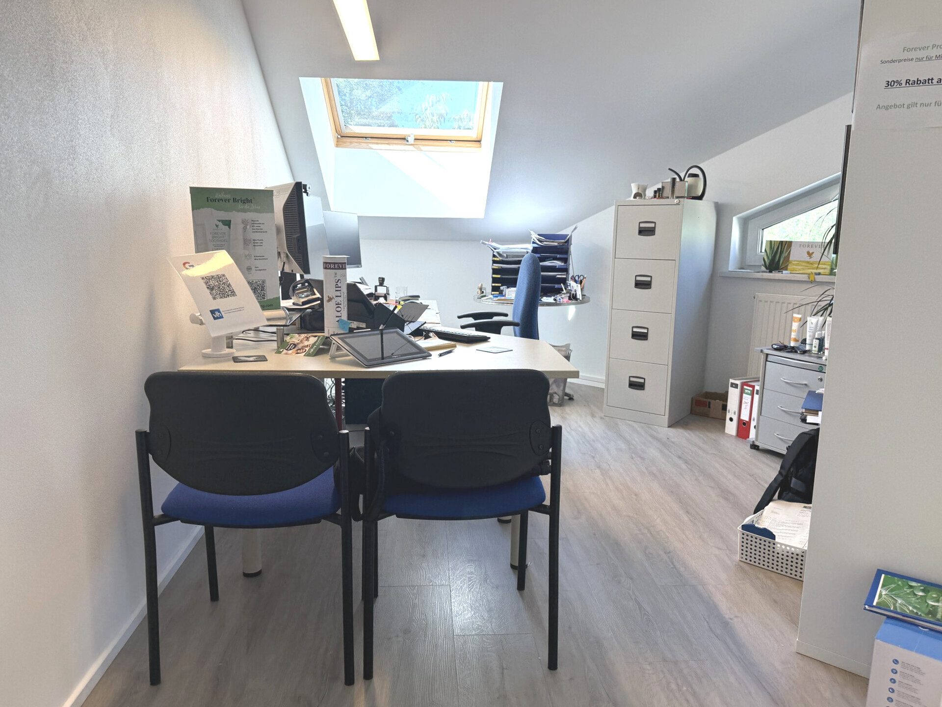 Immobilienangebot - Haßloch - Alle - Wohn- und Geschäftshaus mit 2 WE, 3 Gewerbeeinheiten, 5 Garagen und 12 Stellplätzen in Haßloch