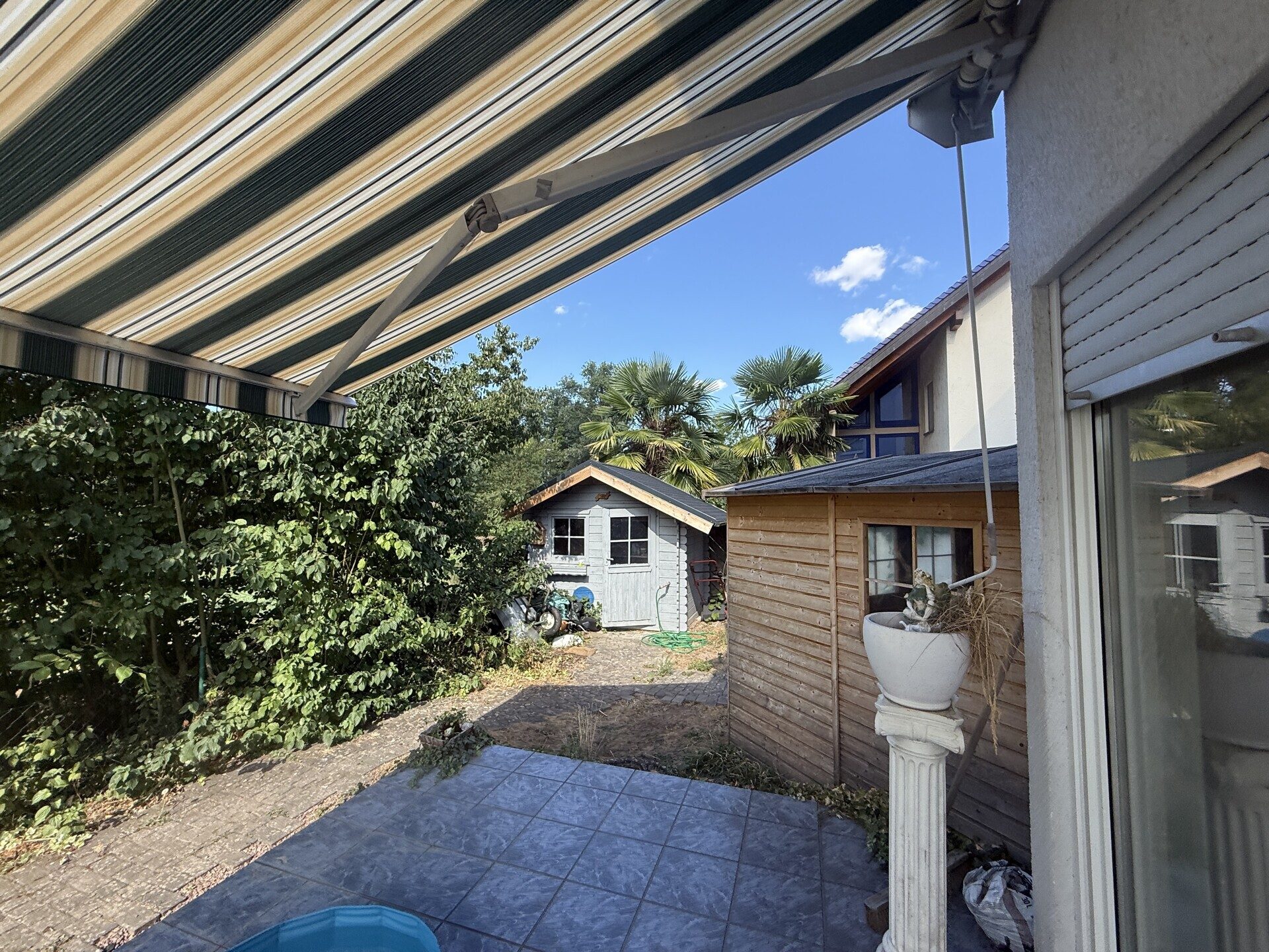 Immobilienangebot - Haßloch - Alle - Wohn- und Geschäftshaus mit 2 WE, 3 Gewerbeeinheiten, 5 Garagen und 12 Stellplätzen in Haßloch