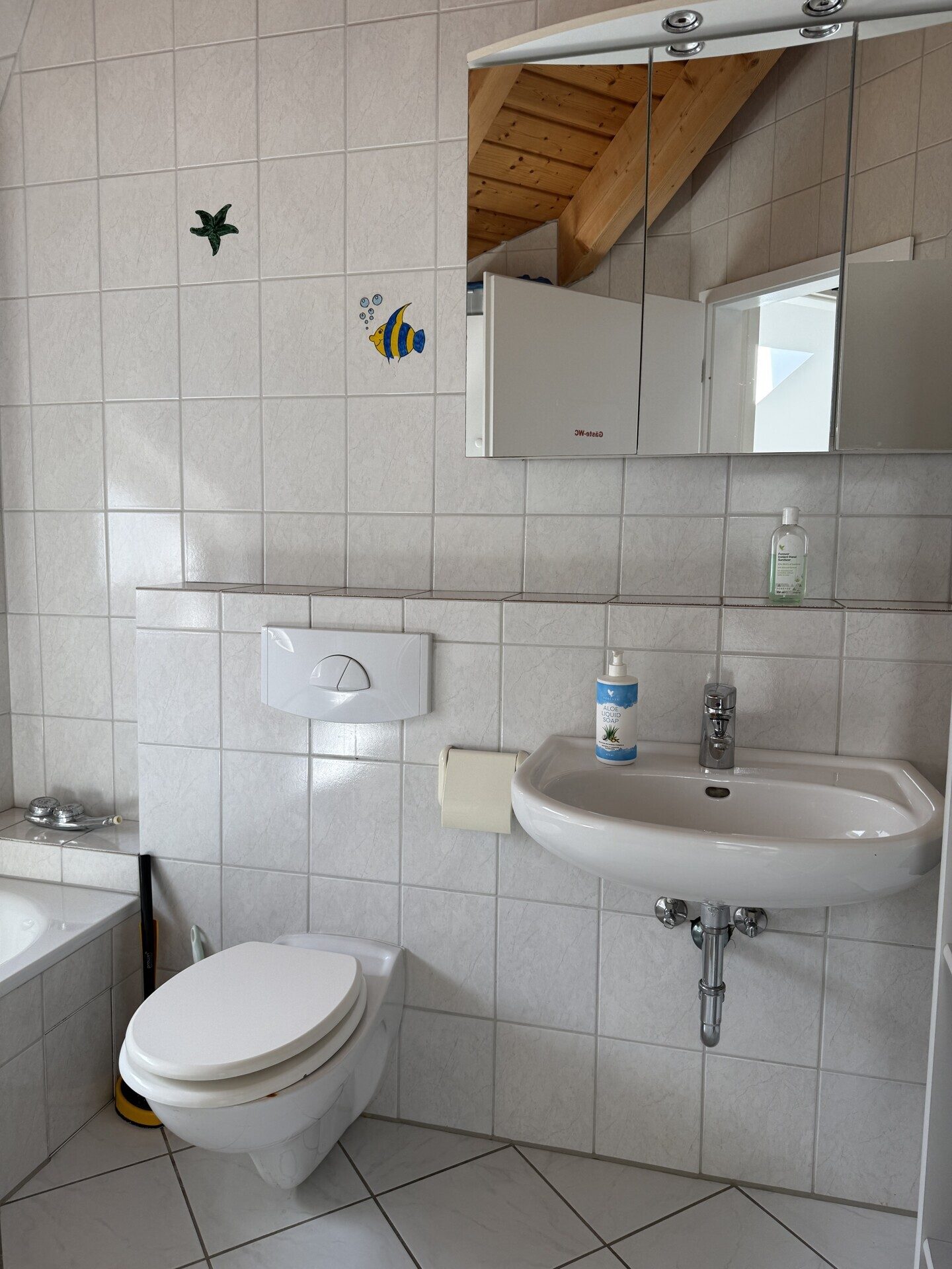 Immobilienangebot - Haßloch - Alle - Wohn- und Geschäftshaus mit 2 WE, 3 Gewerbeeinheiten, 5 Garagen und 12 Stellplätzen in Haßloch