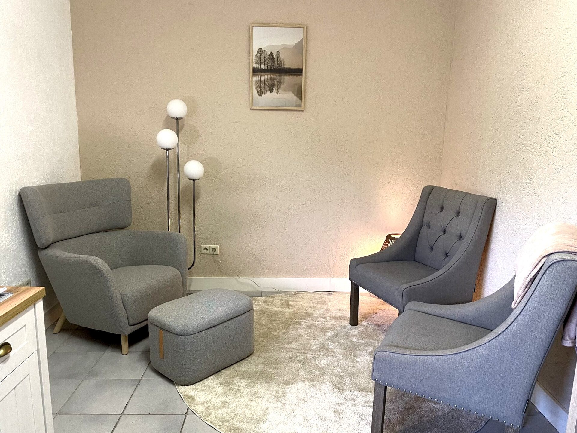 Immobilienangebot - Haßloch - Alle - Wohn- und Geschäftshaus mit 2 WE, 3 Gewerbeeinheiten, 5 Garagen und 12 Stellplätzen in Haßloch