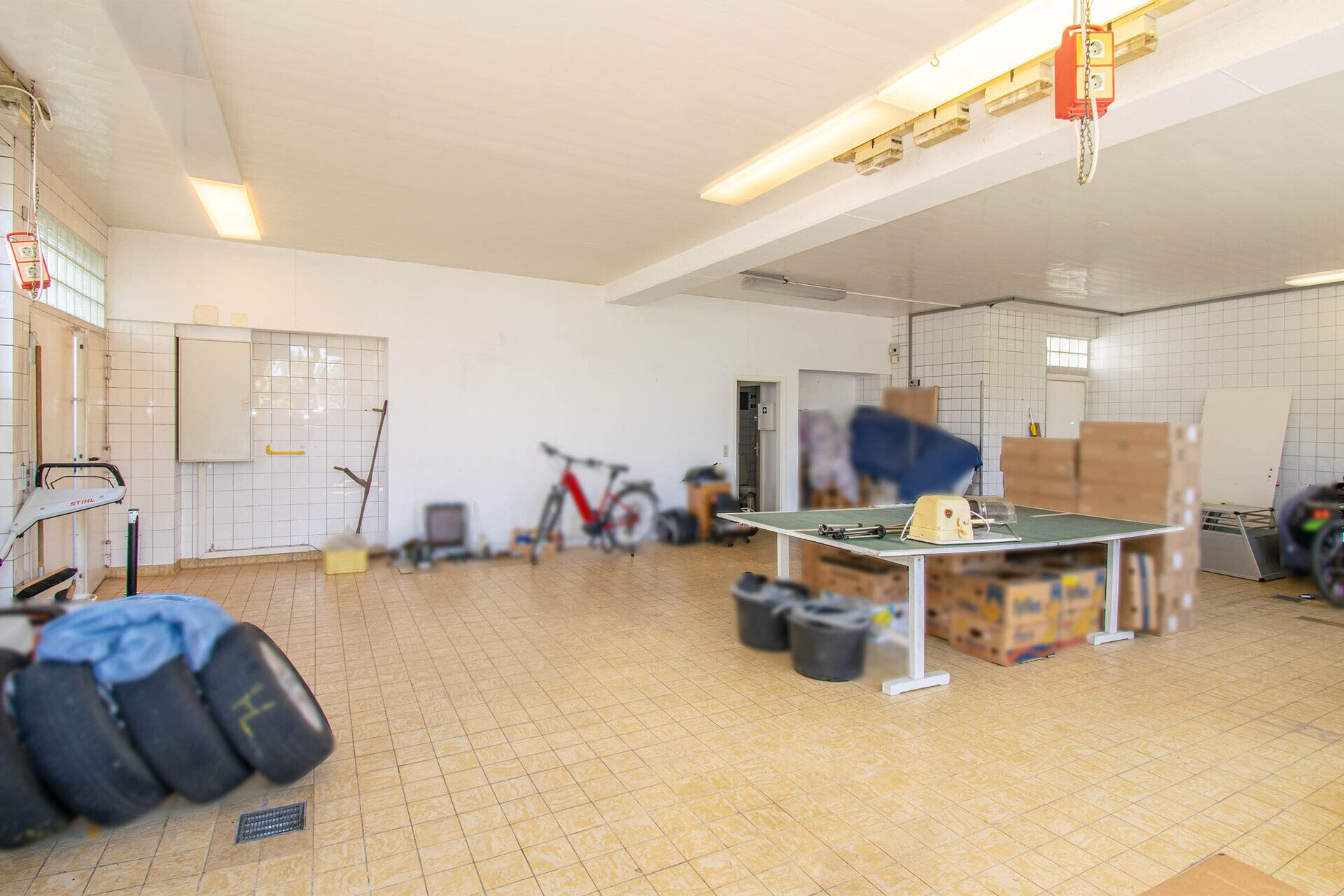 Immobilienangebot - Ostfildern / Kemnat - Alle - Charmantes Wohn- und Geschäftshaus mit großem Garten und vielseitigem Potenzial; optimal für Kapitalanleger mit teilweise Eigennutz