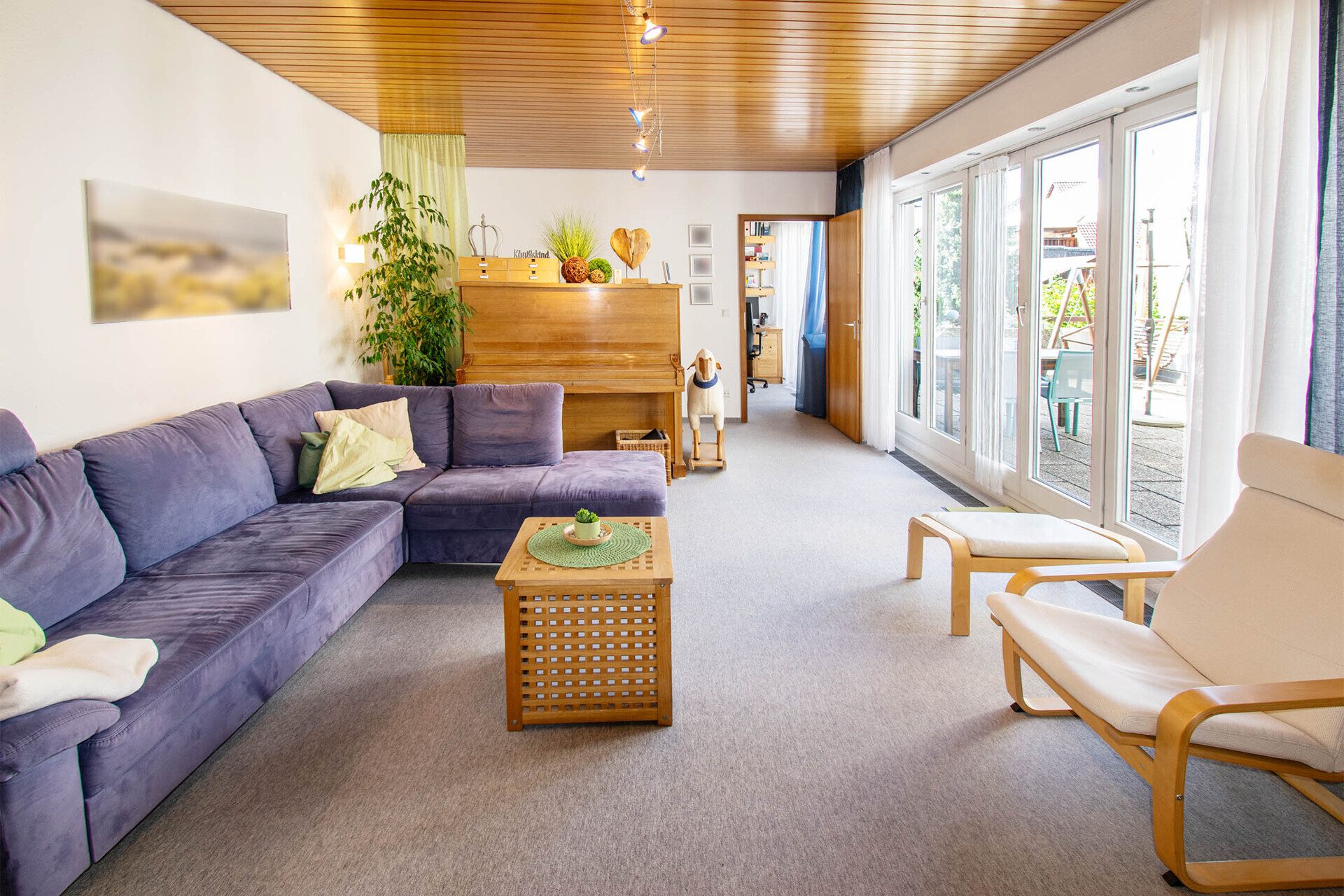 Immobilienangebot - Ostfildern / Kemnat - Alle - Charmantes Wohn- und Geschäftshaus mit großem Garten und vielseitigem Potenzial; optimal für Kapitalanleger mit teilweise Eigennutz