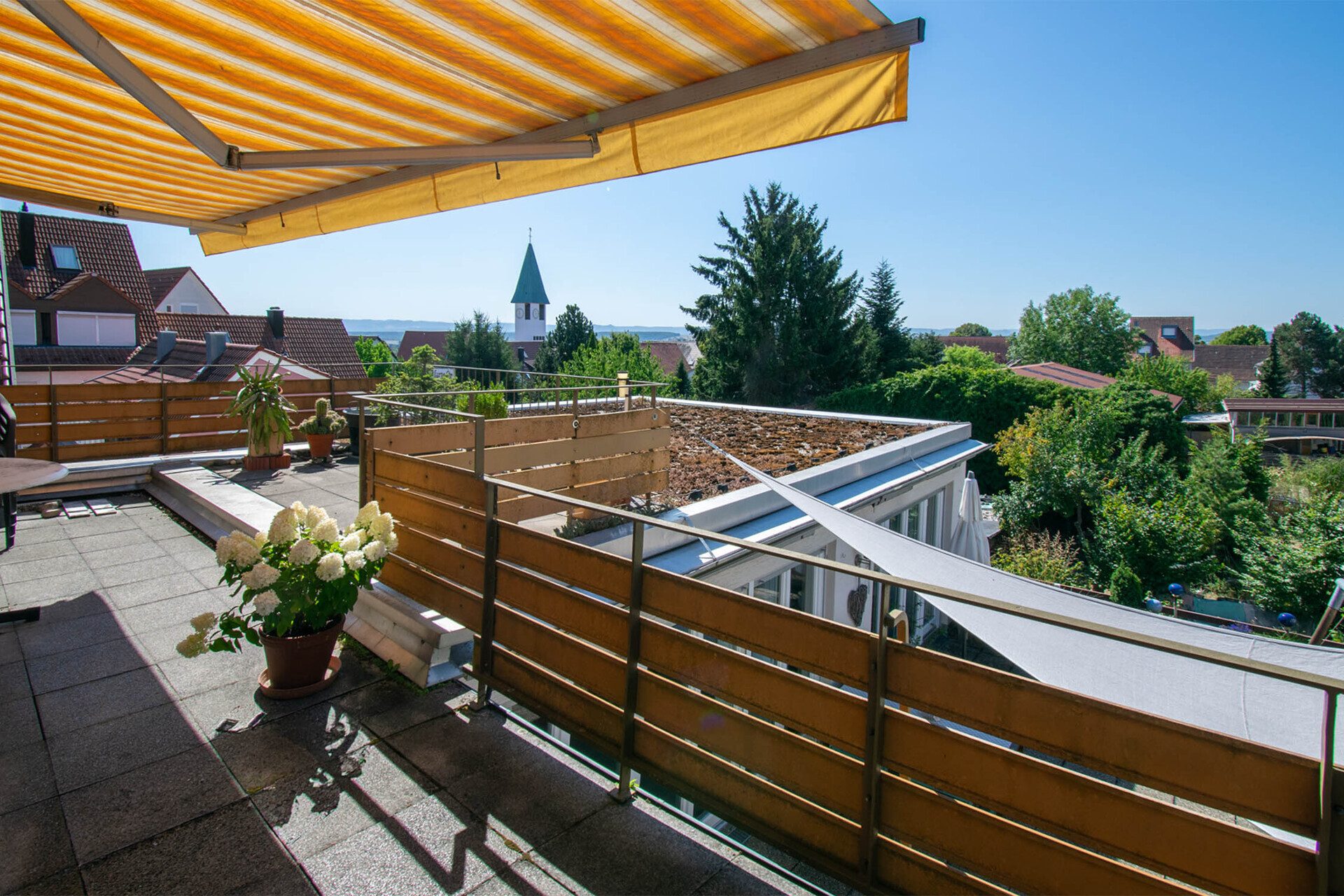 Immobilienangebot - Ostfildern / Kemnat - Alle - Charmantes Wohn- und Geschäftshaus mit großem Garten und vielseitigem Potenzial; optimal für Kapitalanleger mit teilweise Eigennutz