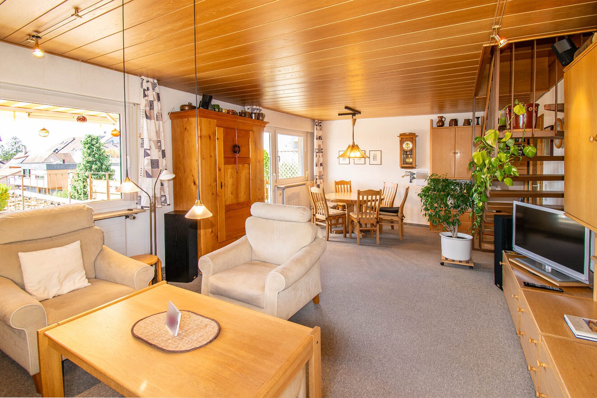 Immobilienangebot - Ostfildern / Kemnat - Alle - Charmantes Wohn- und Geschäftshaus mit großem Garten und vielseitigem Potenzial; optimal für Kapitalanleger mit teilweise Eigennutz