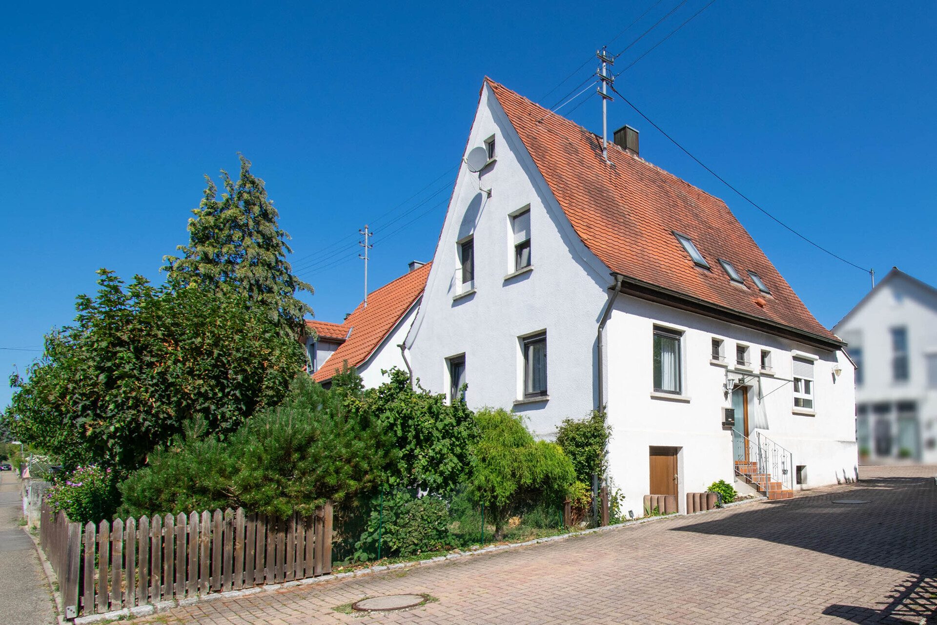 Immobilienangebot - Vaihingen an der Enz / Ensingen - Alle - Haus mit Garten und Garage in guter Lage von Ensingen
