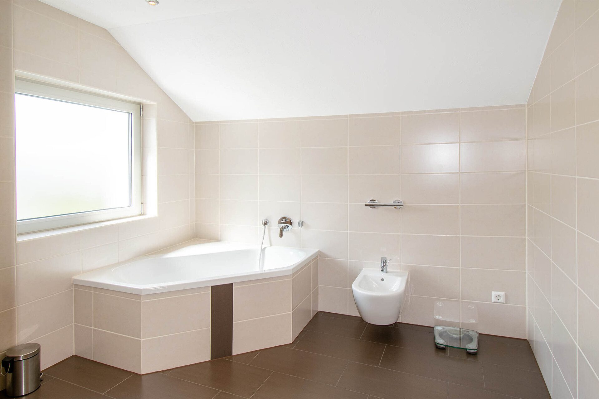 Immobilienangebot - Vaihingen an der Enz / Enzweihingen - Alle - Außergewöhnliches Haus mit viel Wohnraum und Grundstück in bester Aussichtslage von Enzweihingen
