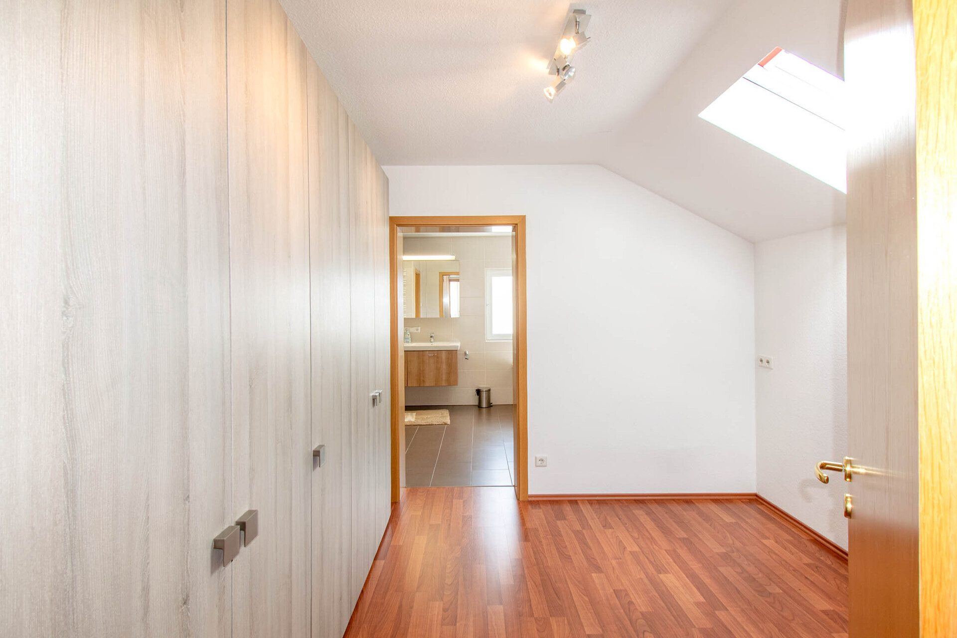 Immobilienangebot - Vaihingen an der Enz / Enzweihingen - Alle - Außergewöhnliches Haus mit viel Wohnraum und Grundstück in bester Aussichtslage von Enzweihingen