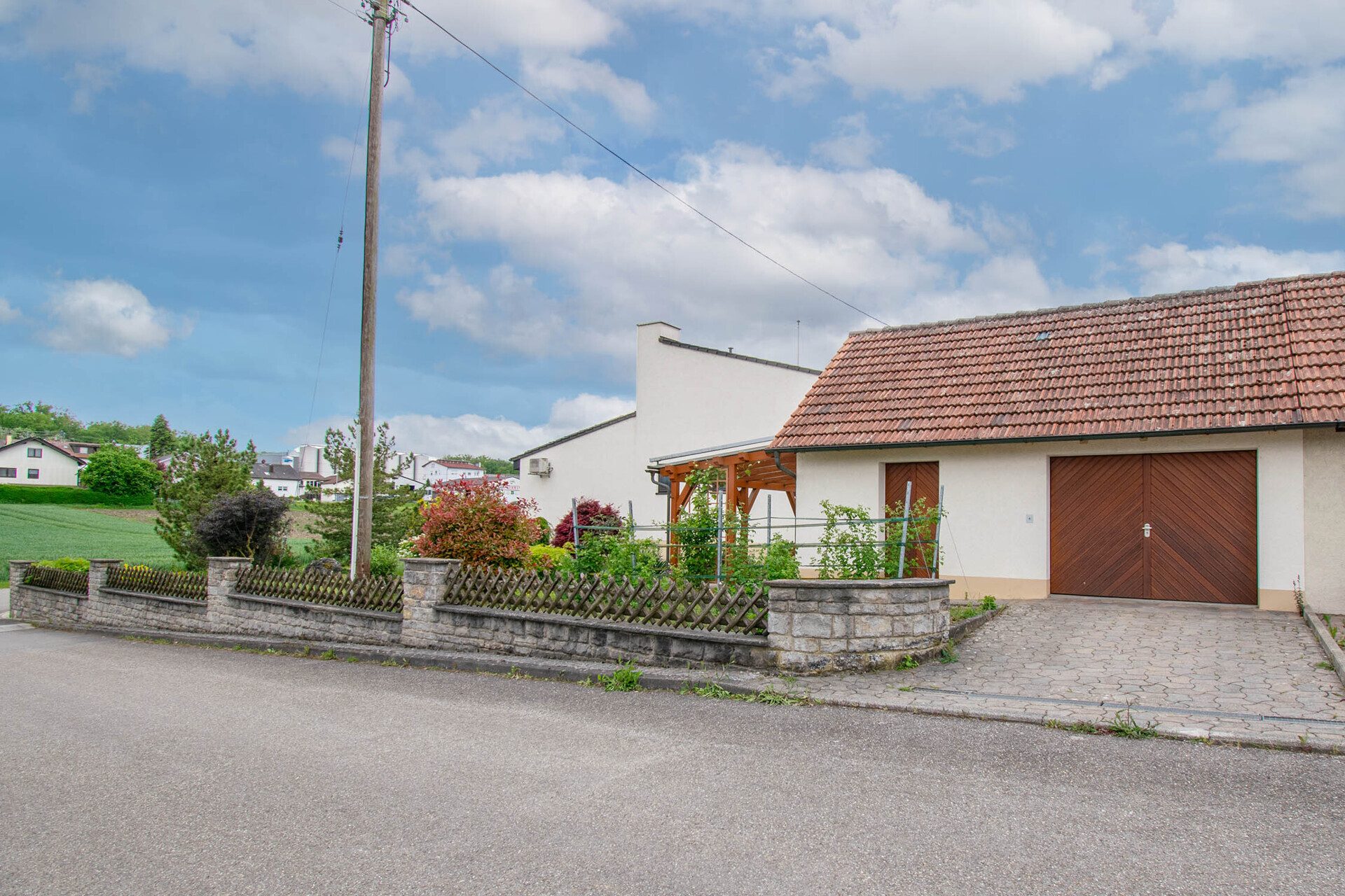 Immobilienangebot - Sersheim - Alle - Gepflegtes Haus auf großem Grundstück in bester Lage mit zwei Garagen und umfangreicher Ausstattung