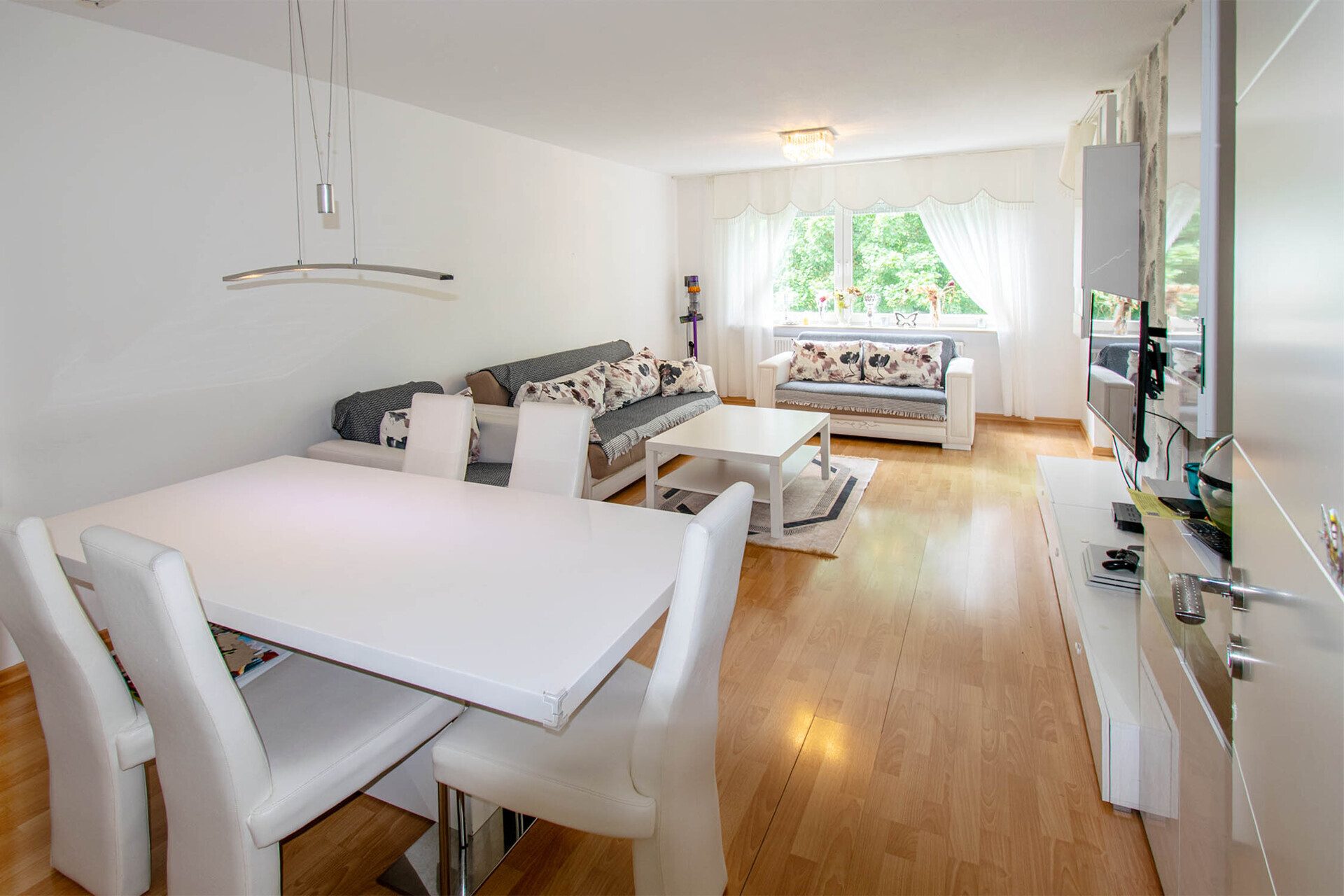 Immobilienangebot - Steinheim an der Murr - Alle - Charmante 3-Zimmmer-Wohnung mit Einzelgarage in schöner Lage