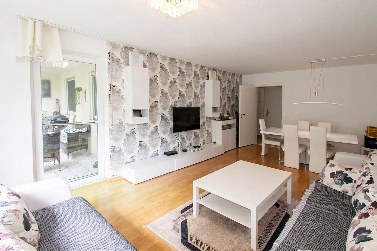Immobilienangebot - Steinheim an der Murr - Alle - Charmante 3-Zimmmer-Wohnung mit Einzelgarage in schöner Lage
