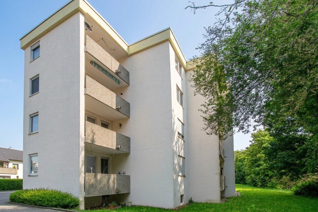 Immobilienangebot - Steinheim an der Murr - Alle - Charmante 3-Zimmmer-Wohnung mit Einzelgarage in schöner Lage