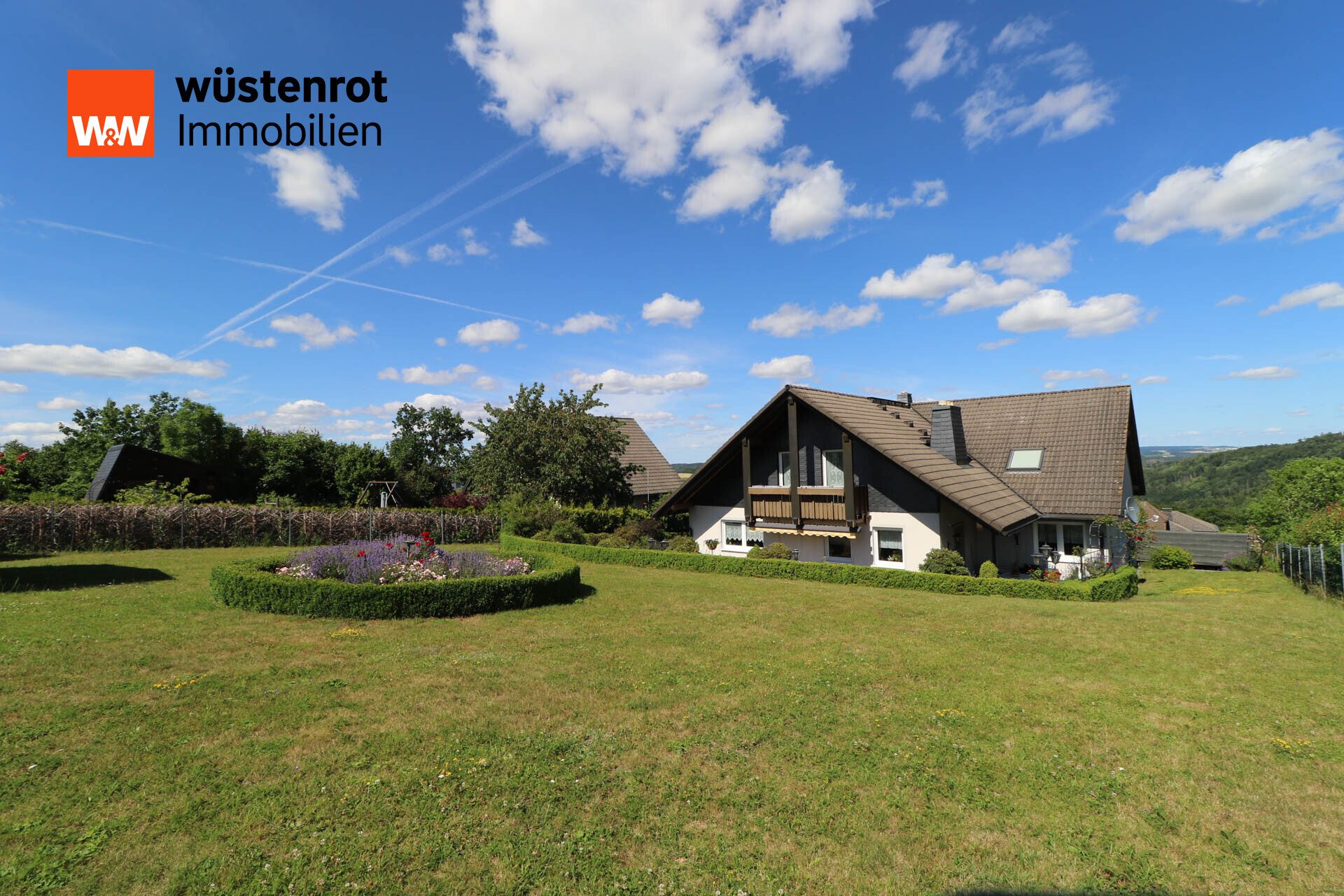 Immobilienangebot - Lichtenberg - Alle - Großzügige Familienresidenz mit idyllischem Garten und hochwertiger Ausstattung.