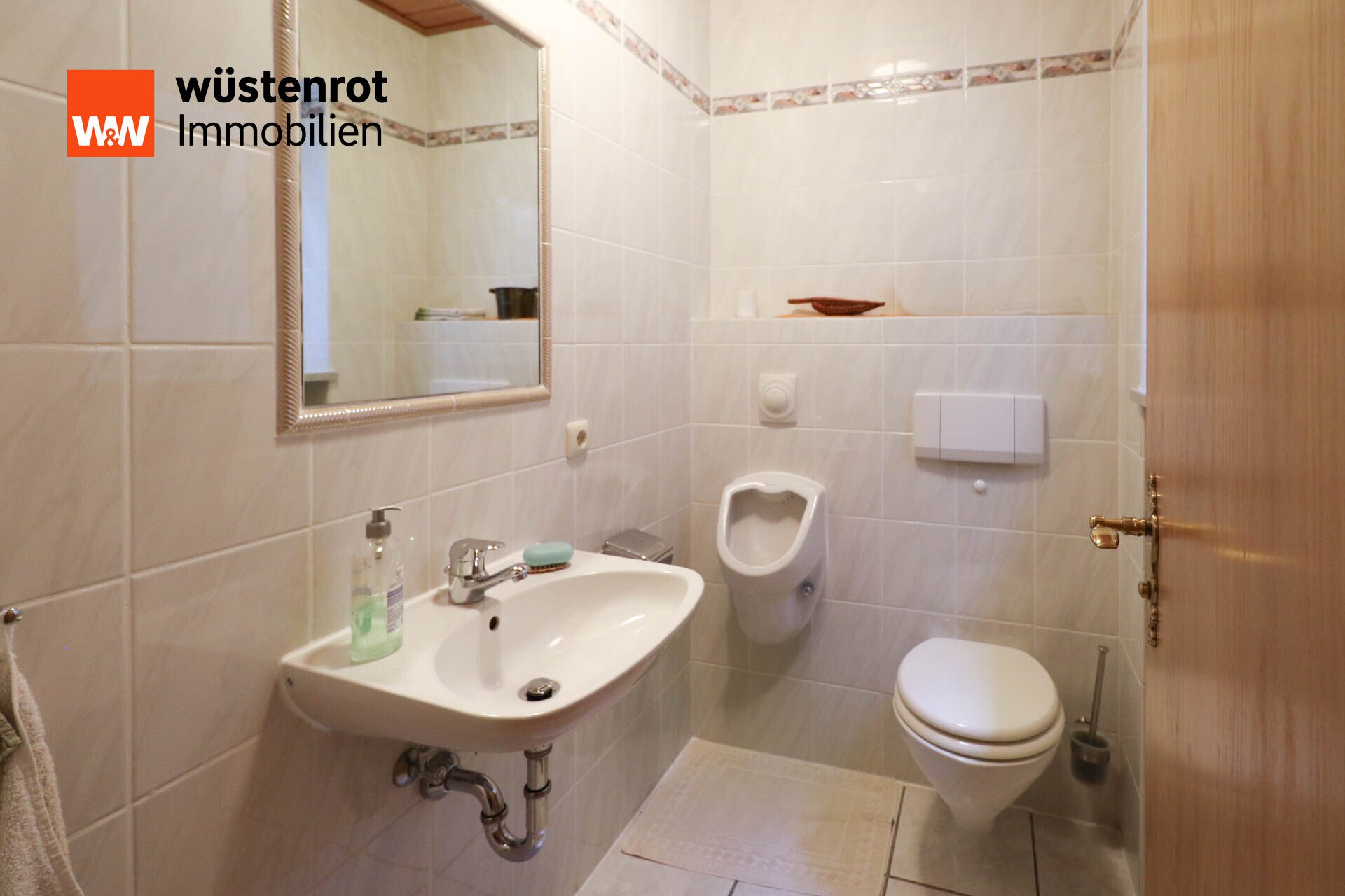 Immobilienangebot - Lichtenberg - Alle - Großzügige Familienresidenz mit idyllischem Garten und hochwertiger Ausstattung.