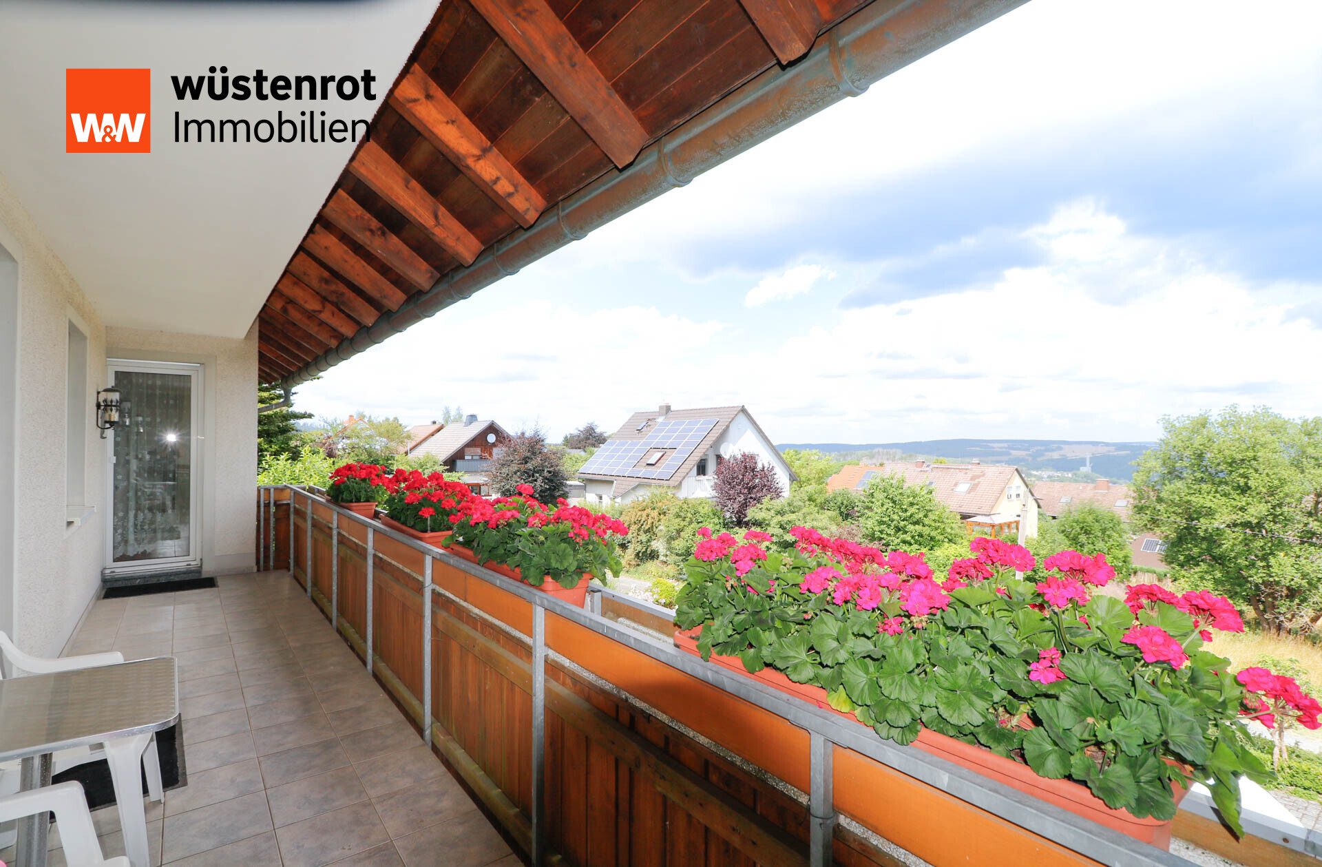 Immobilienangebot - Lichtenberg - Alle - Großzügige Familienresidenz mit idyllischem Garten und hochwertiger Ausstattung.