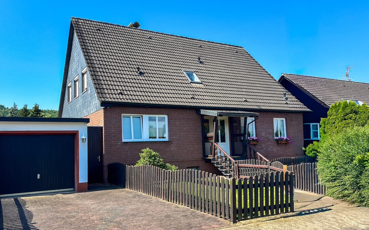 Immobilienangebot - Langelsheim / Astfeld - Alle - Gepfelegtes 2 Fam.-Haus in Astfeld