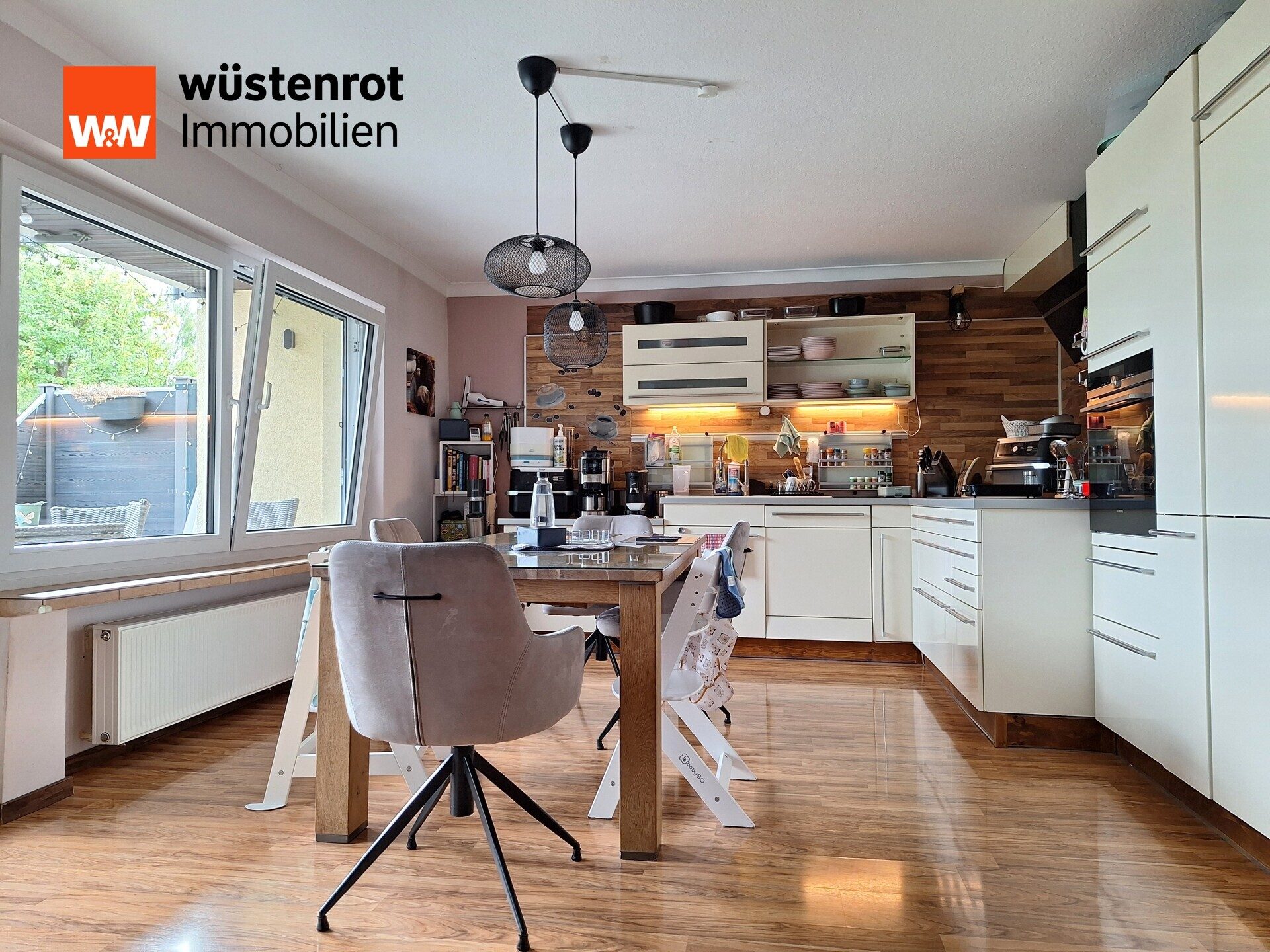 Immobilienangebot - Kirchberg - Alle - Dreifamilienhaus mit Gewerbeeinheit
- gestalten Sie die Miete neu -