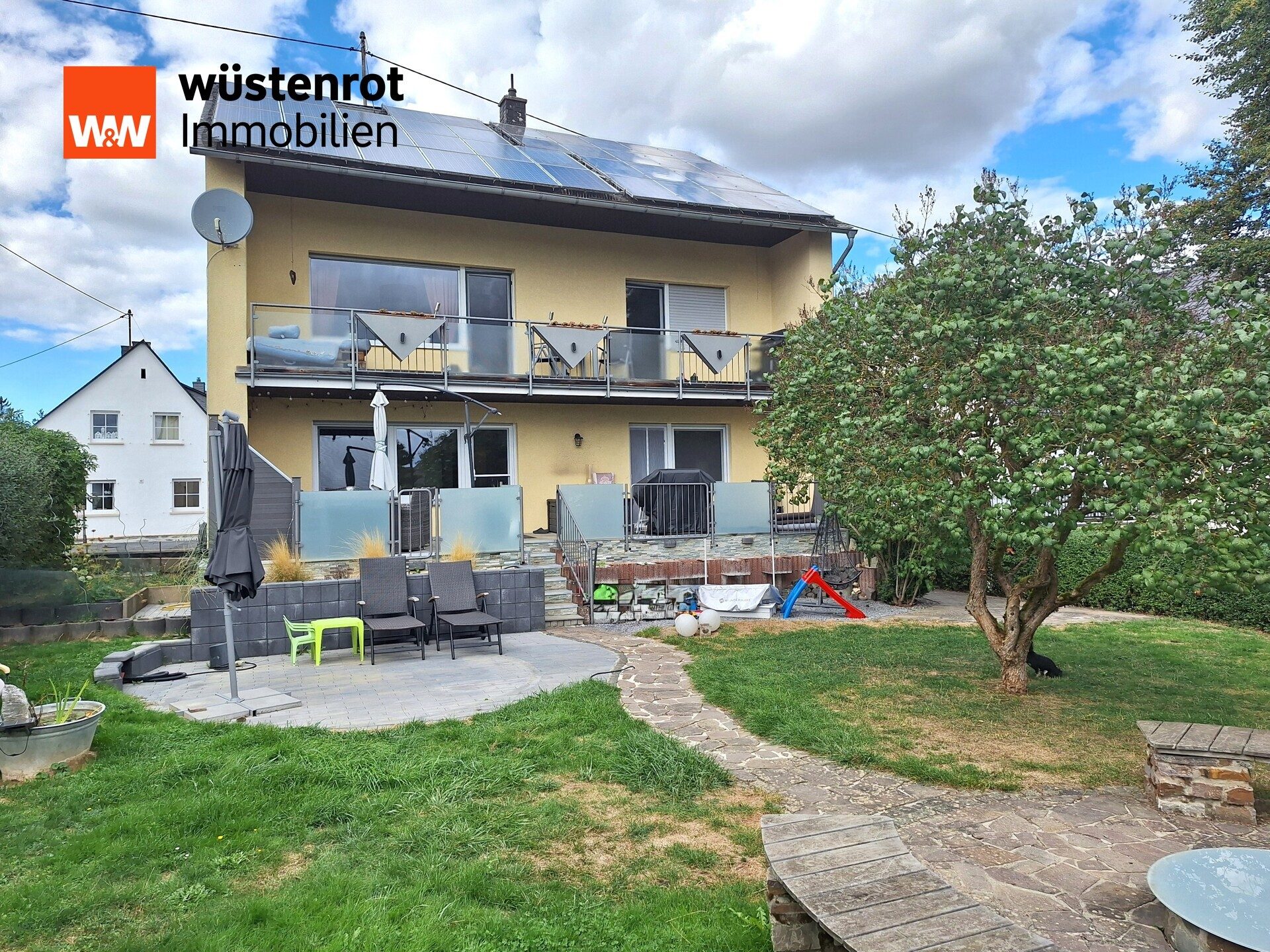 Immobilienangebot - Kirchberg - Alle - Dreifamilienhaus mit Gewerbeeinheit
- gestalten Sie die Miete neu -