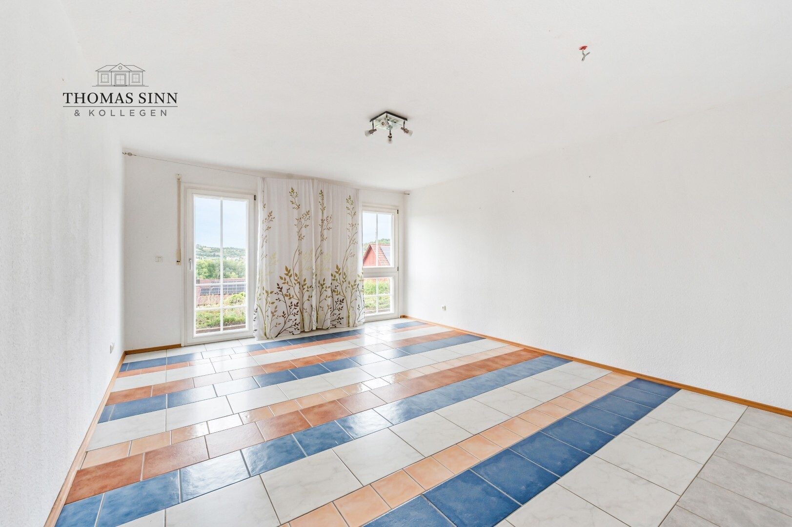 Immobilienangebot - Möckmühl - Alle - Lichtdurchflutetes Einfamilienhaus in exponierter, ruhiger Aussichtslage - sofort frei!
