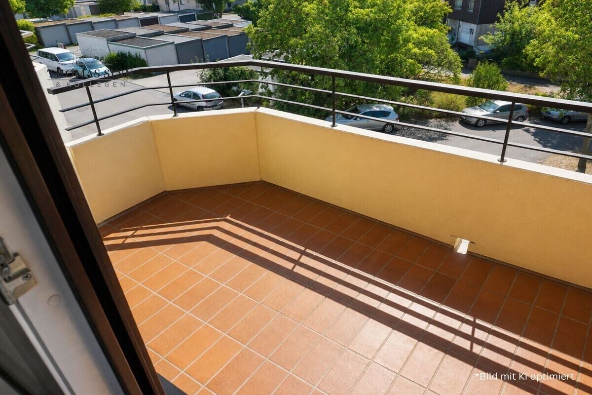 Immobilienangebot - Neckarsulm - Alle - Bezugsfreie 3,5-Zimmer-Wohnung im 4. OG mit Aufzug, großem Balkon und ruhiger Lage in Sackgasse