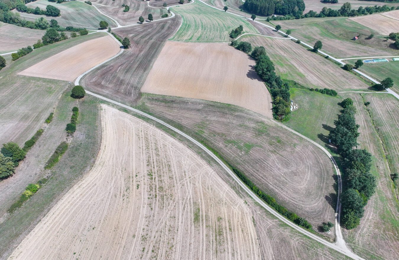 Immobilienangebot - Ziemetshausen - Alle - Ackerland statt Geld verbrannt: Investieren Sie in Grund und Boden, den nur der bleibt.