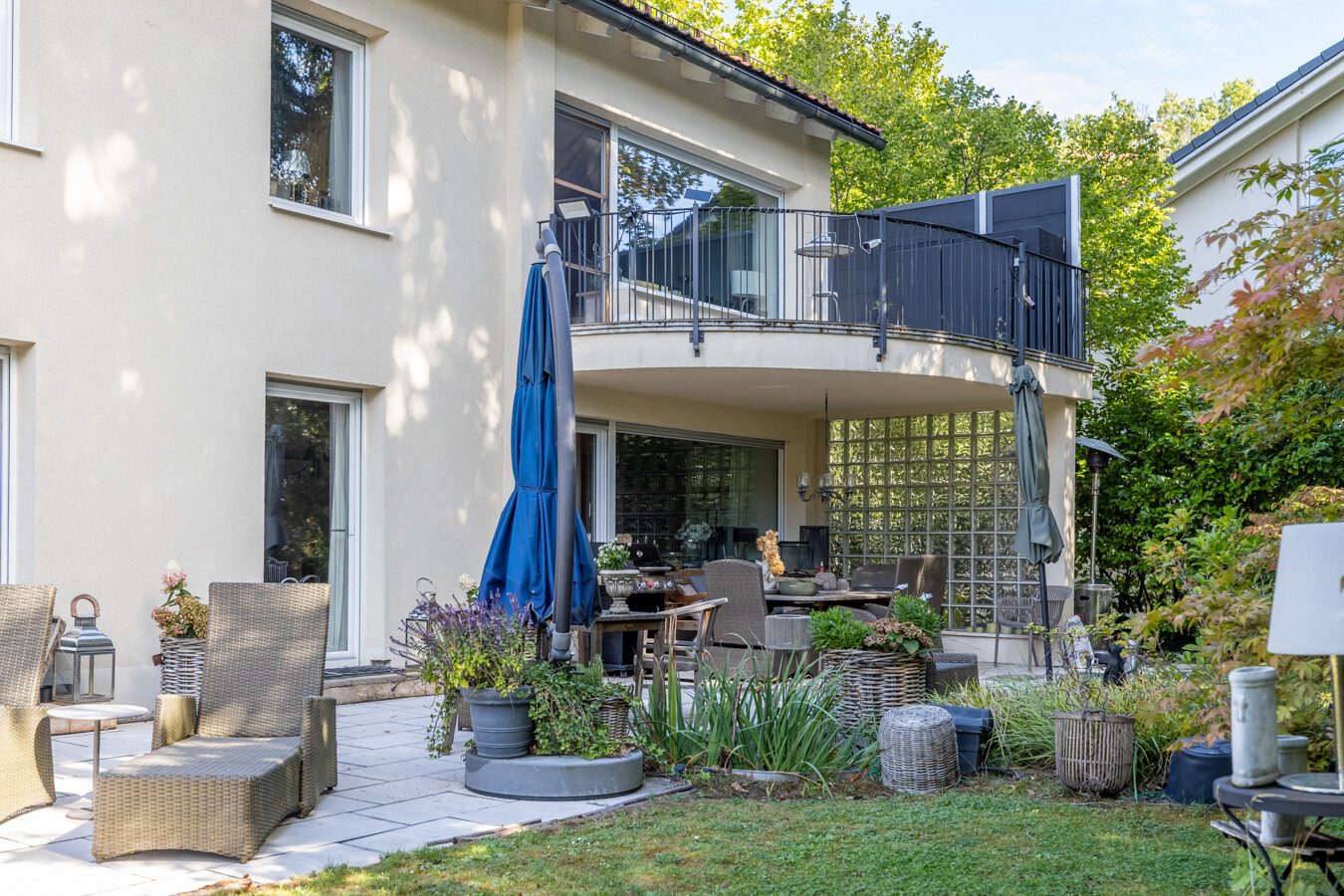 Immobilienangebot - Ottobrunn / Riemerling - Alle - Viel Raum, viele Möglichkeiten – großzügiges Wohn- und Geschäftshaus mit Garten, Terrasse und Balkon