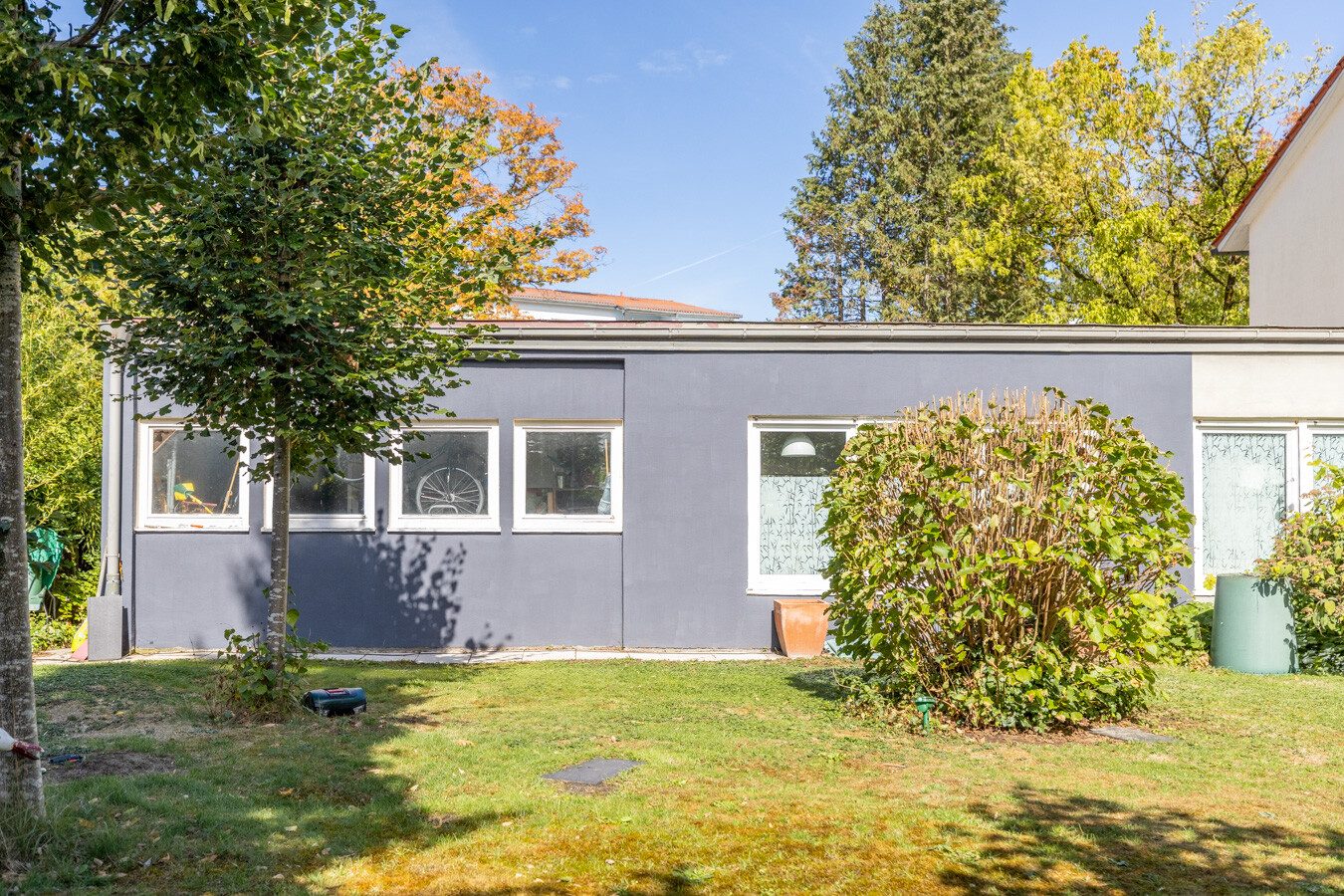 Immobilienangebot - Ottobrunn / Riemerling - Alle - Viel Raum, viele Möglichkeiten – großzügiges Wohn- und Geschäftshaus mit Garten, Terrasse und Balkon