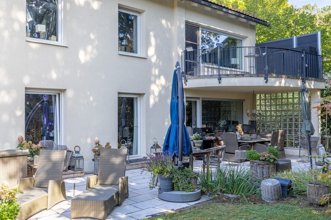 Immobilienangebot - Ottobrunn / Riemerling - Alle - Viel Raum, viele Möglichkeiten – großzügiges Wohn- und Geschäftshaus mit Garten, Terrasse und Balkon