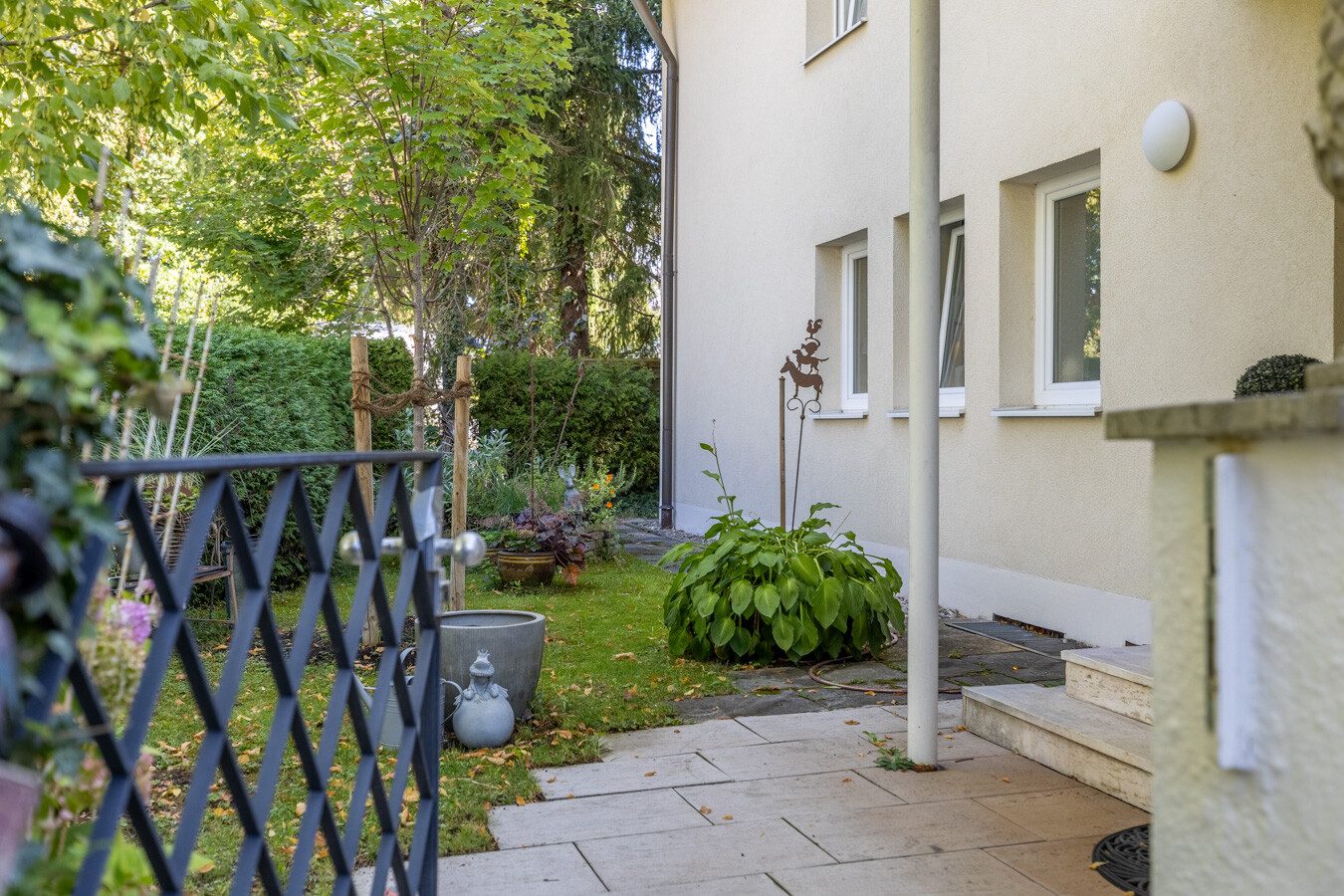 Immobilienangebot - Ottobrunn / Riemerling - Alle - Viel Raum, viele Möglichkeiten – großzügiges Wohn- und Geschäftshaus mit Garten, Terrasse und Balkon