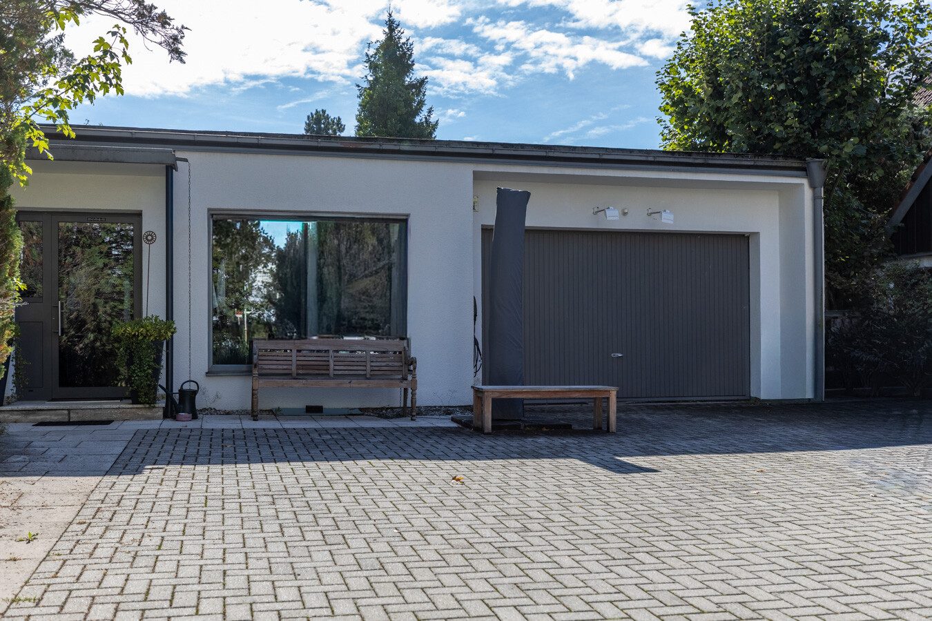 Immobilienangebot - Ottobrunn / Riemerling - Alle - Viel Raum, viele Möglichkeiten – großzügiges Wohn- und Geschäftshaus mit Garten, Terrasse und Balkon