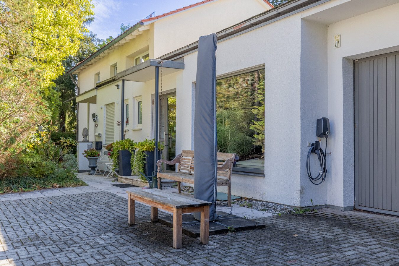 Immobilienangebot - Ottobrunn / Riemerling - Alle - Viel Raum, viele Möglichkeiten – großzügiges Wohn- und Geschäftshaus mit Garten, Terrasse und Balkon