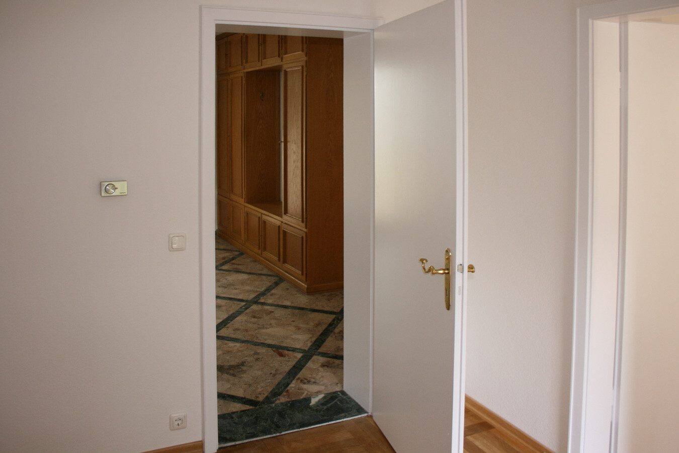 Immobilienangebot - Ottobrunn / Riemerling - Alle - Viel Raum, viele Möglichkeiten – großzügiges Wohn- und Geschäftshaus mit Garten, Terrasse und Balkon