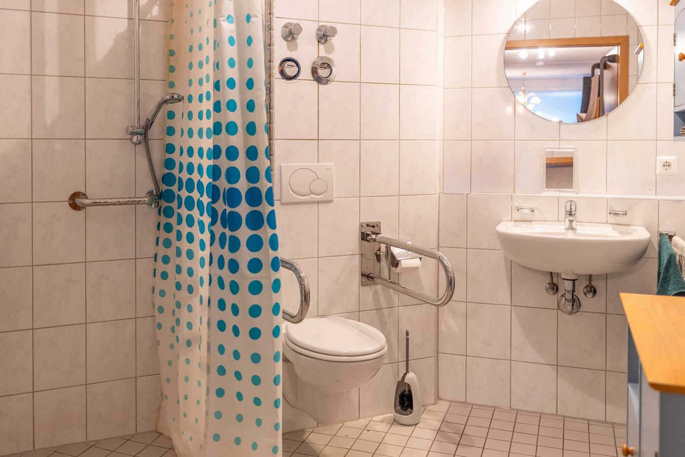 Immobilienangebot - Dießen am Ammersee - Alle - Charmante 2-ZKB-Dachgeschosswohnung – mit Wintergarten, Aufzug und Kellerabteil