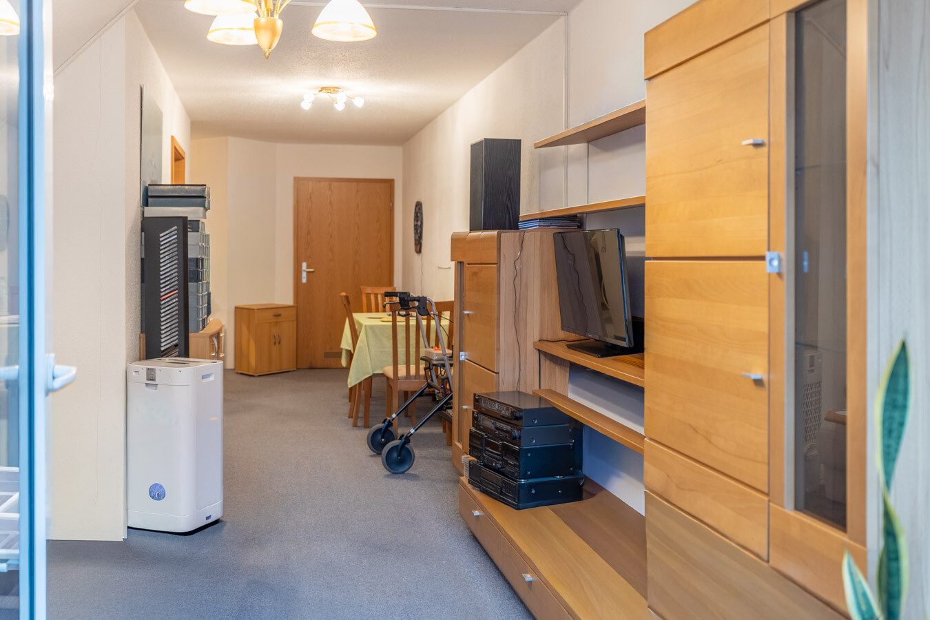 Immobilienangebot - Dießen am Ammersee - Alle - Charmante 2-ZKB-Dachgeschosswohnung – mit Wintergarten, Aufzug und Kellerabteil