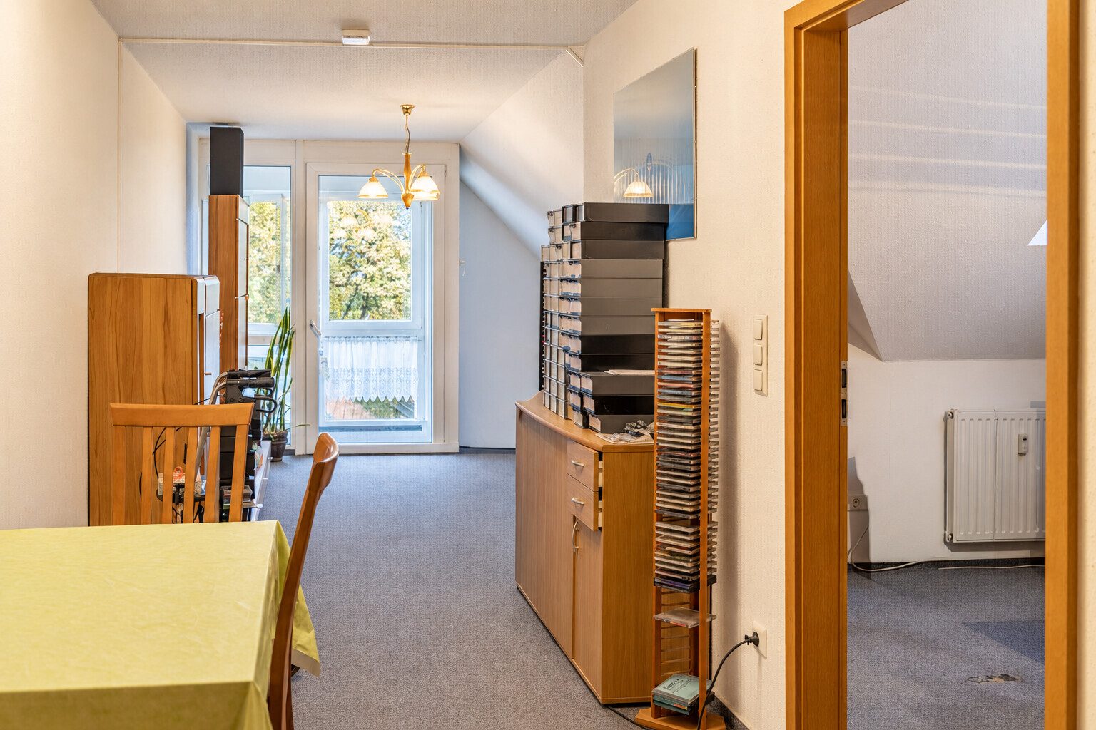 Immobilienangebot - Dießen am Ammersee - Alle - Charmante 2-ZKB-Dachgeschosswohnung – mit Wintergarten, Aufzug und Kellerabteil