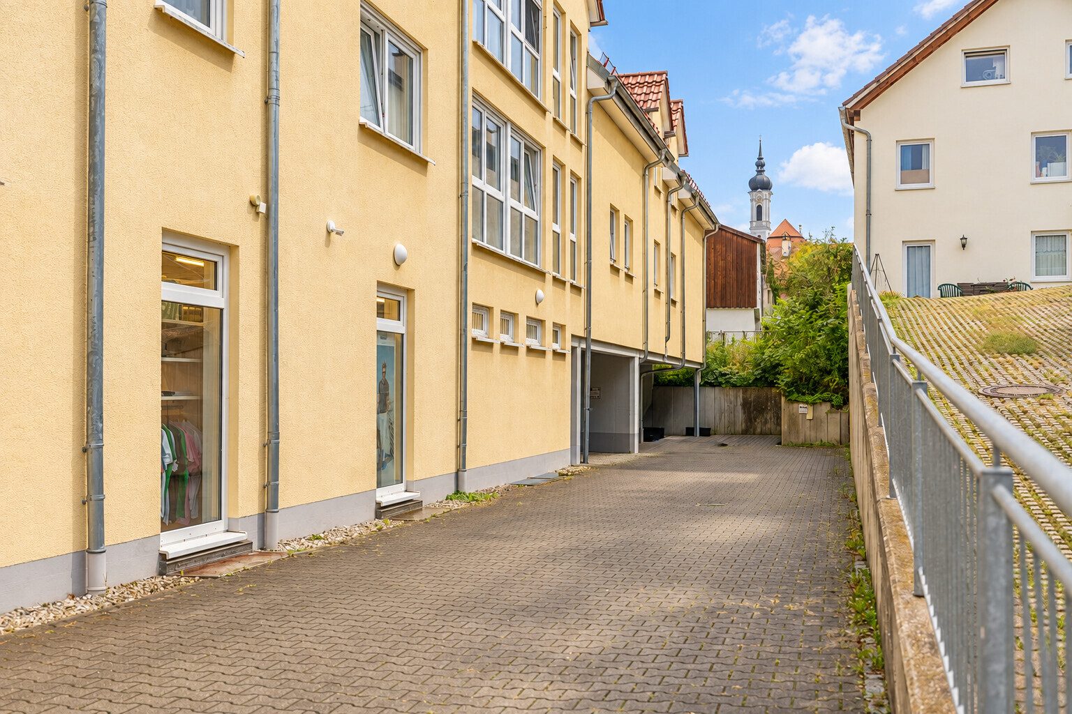 Immobilienangebot - Dießen am Ammersee - Alle - Charmante 2-ZKB-Dachgeschosswohnung – mit Wintergarten, Aufzug und Kellerabteil