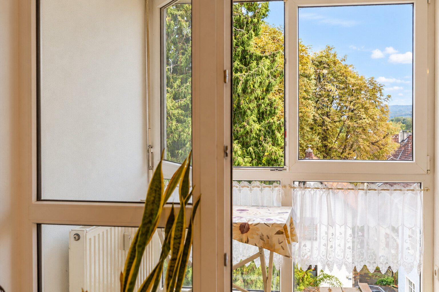 Immobilienangebot - Dießen am Ammersee - Alle - Charmante 2-ZKB-Dachgeschosswohnung – mit Wintergarten, Aufzug und Kellerabteil